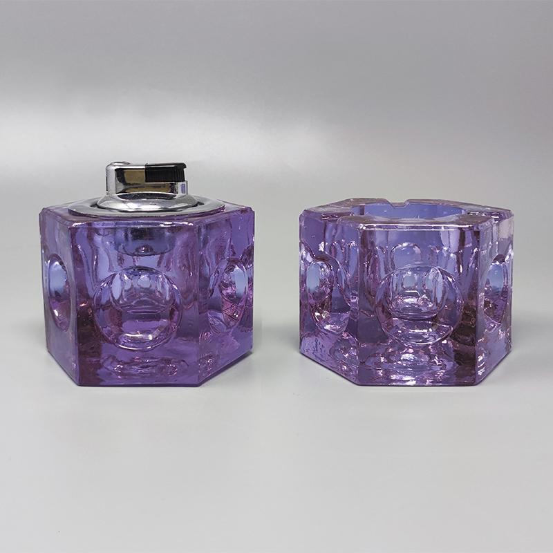 1970er Jahre Wunderschönes violettes Raucherset von Antonio Imperatore aus Murano-Glas. Hergestellt in Italien
Die Artikel sind in ausgezeichnetem Zustand. Das Tischfeuerzeug funktioniert perfekt,
Dieses Räucherset ist