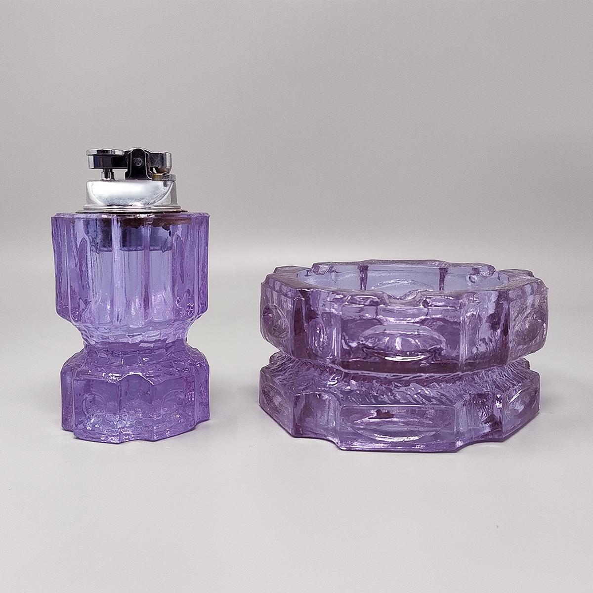 Años 70 Impresionante juego de fumar morado de Antonio Imperatore en cristal de Murano. Fabricado en Italia Los artículos están en excelentes condiciones. El encendedor de mesa funciona perfectamente,
Este juego de fumar es