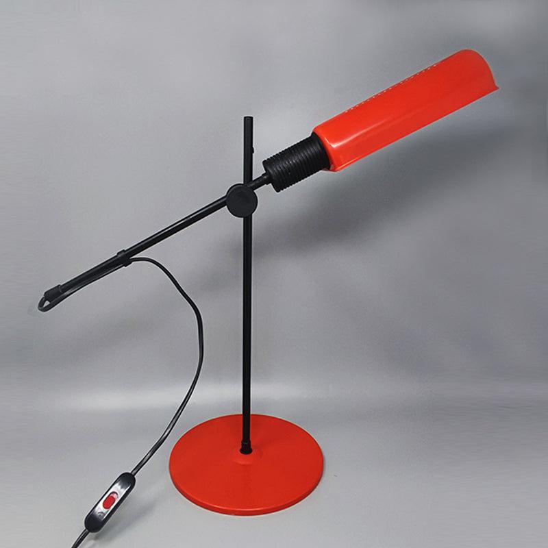 1970s Stunning red table lamp by Veneta Lumi. Fabriquées en Italie.
La lampe fonctionne parfaitement. Il est en excellent état et est signé au bas de la page.
Dimension :
Diamètre 7,87 x 15,74 Hauteur pouces
Diamètre cm 20 x 40 Hauteur cm.