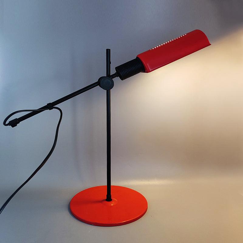 italien Superbe lampe de bureau rouge des années 1970 par Veneta Lumi, fabriquée en Italie en vente