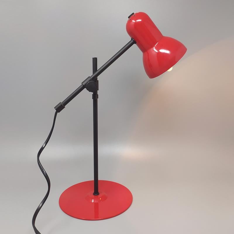 Impresionante lámpara de mesa roja de los años 70 de Veneta Lumi, Made in Italy Italiano en venta
