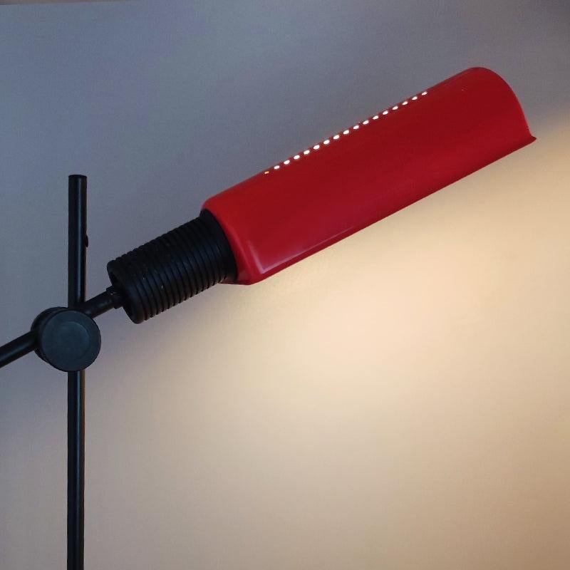 Fin du 20e siècle Superbe lampe de bureau rouge des années 1970 par Veneta Lumi, fabriquée en Italie en vente
