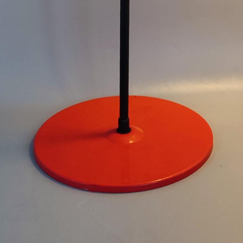 Métal Superbe lampe de bureau rouge des années 1970 par Veneta Lumi, fabriquée en Italie en vente