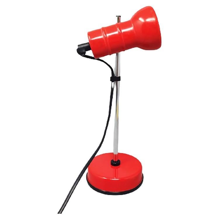 Superbe lampe de bureau rouge des années 1970 par Veneta Lumi, fabriquée en Italie en vente