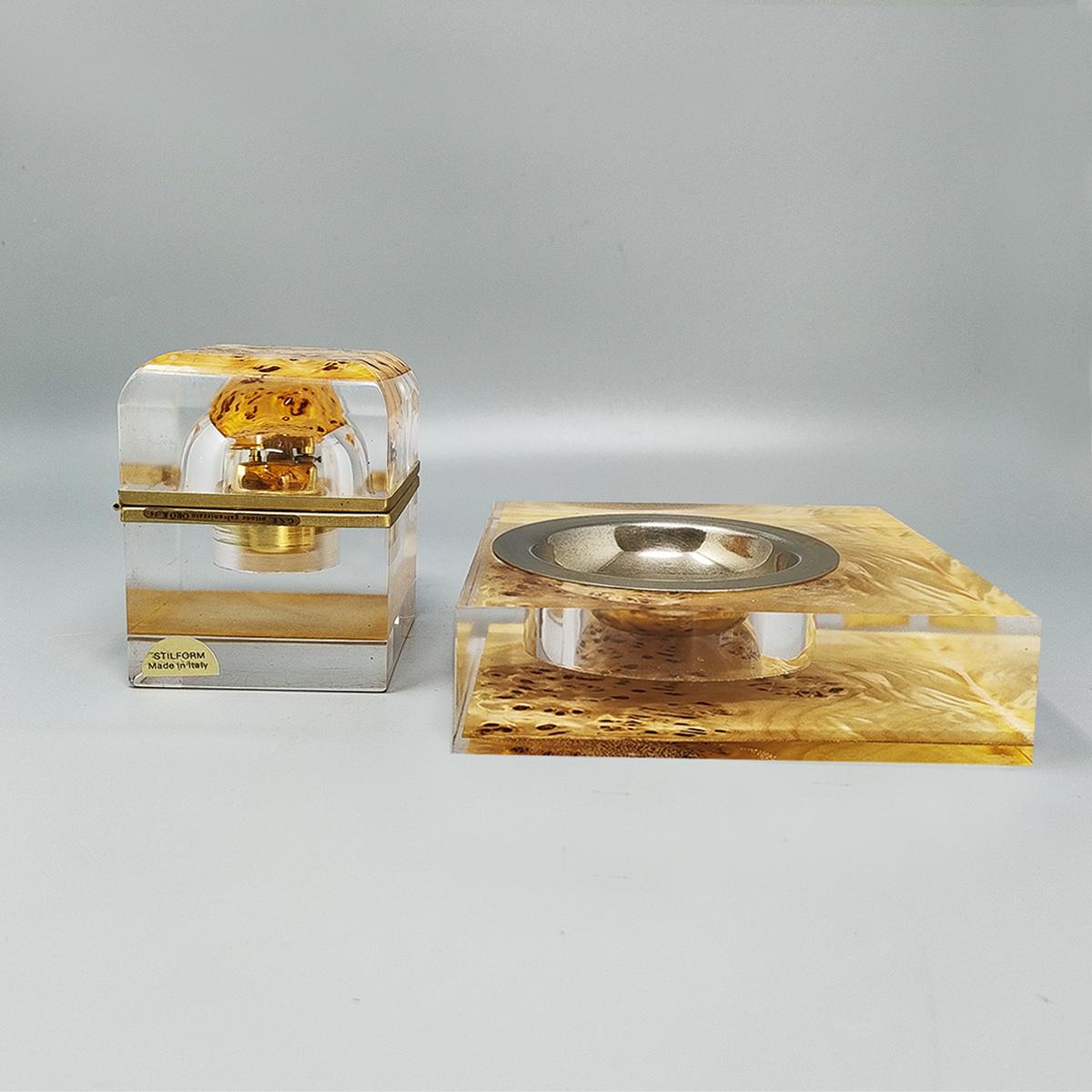1970er Jahre Stunning Smoking Set von Stilform in Lucite und Messing Galvanized Gold 24K. (Moderne der Mitte des Jahrhunderts) im Angebot