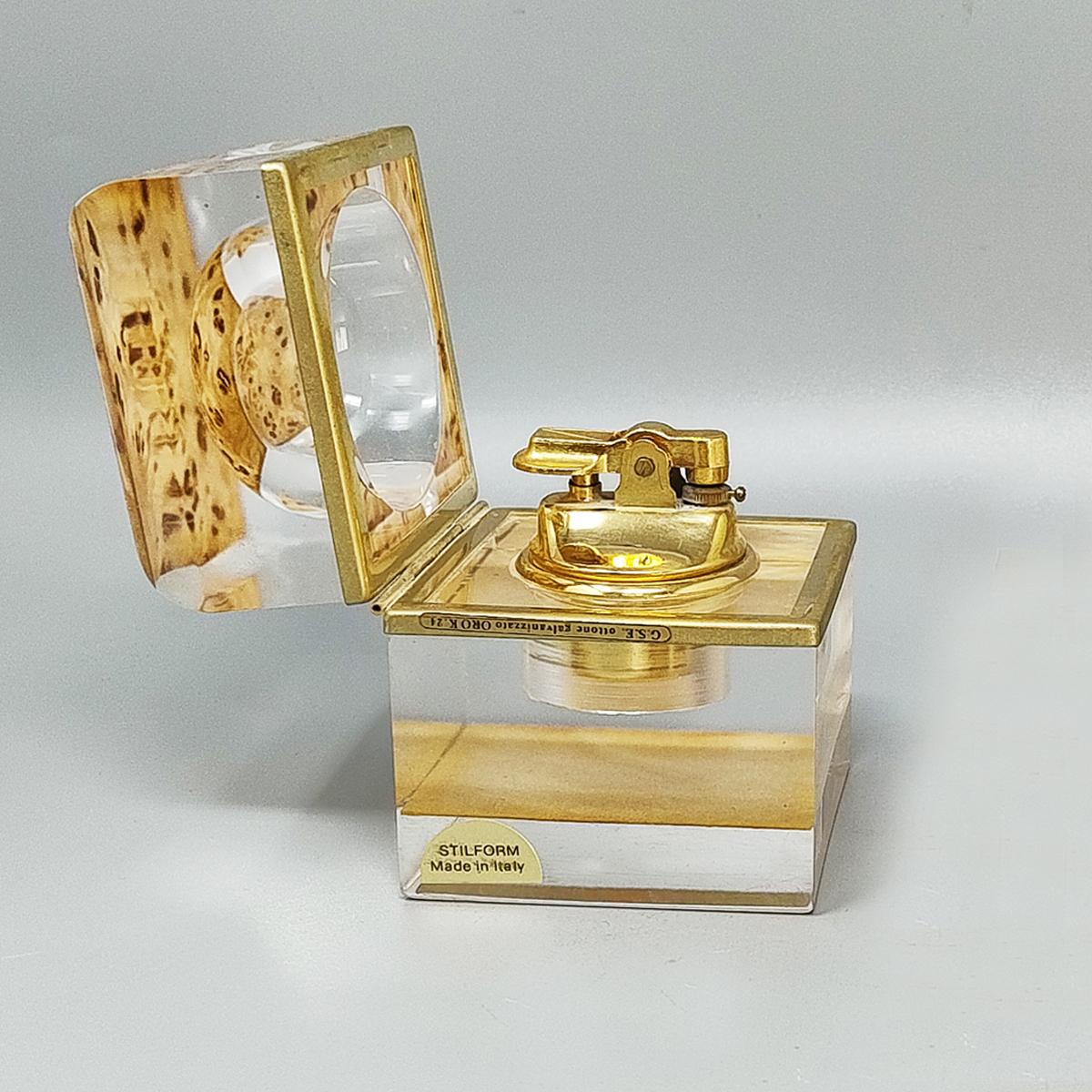 1970er Jahre Stunning Smoking Set von Stilform in Lucite und Messing Galvanized Gold 24K. (Italienisch) im Angebot