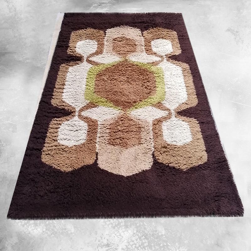Mid-Century Modern 1970s Stunning  Space Age Rug in Wool. Made in Italy For Sale