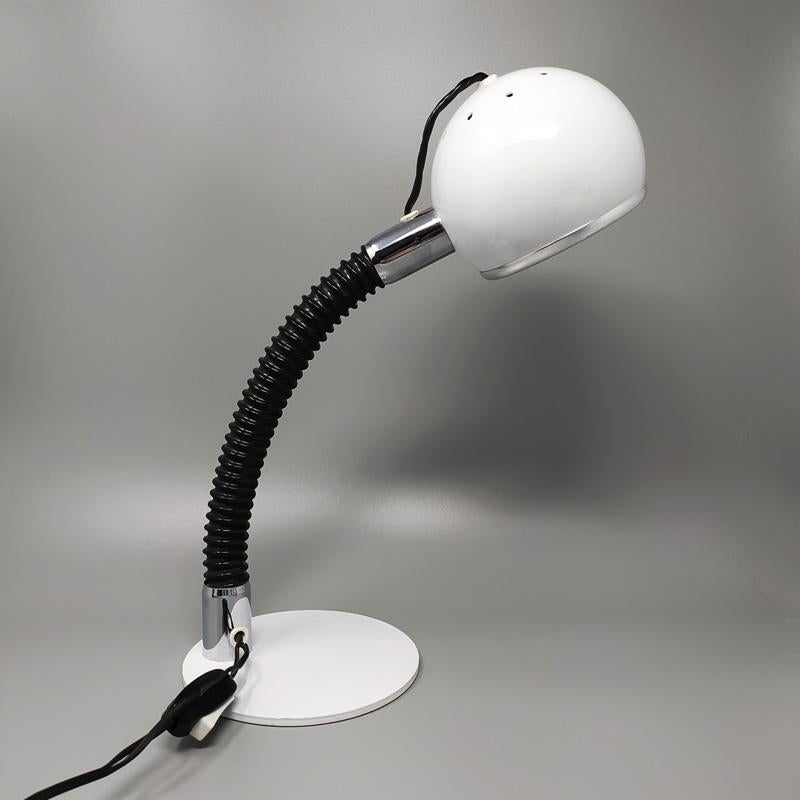 lampe de table blanche à globe oculaire des années 1970 par Reggiani. Fabriqué en Italie
La lampe fonctionne parfaitement et elle est en excellent état.
Dimension
5,90 x 5,90 x 14,17 H pouces
15 x 15 x 36 H cm