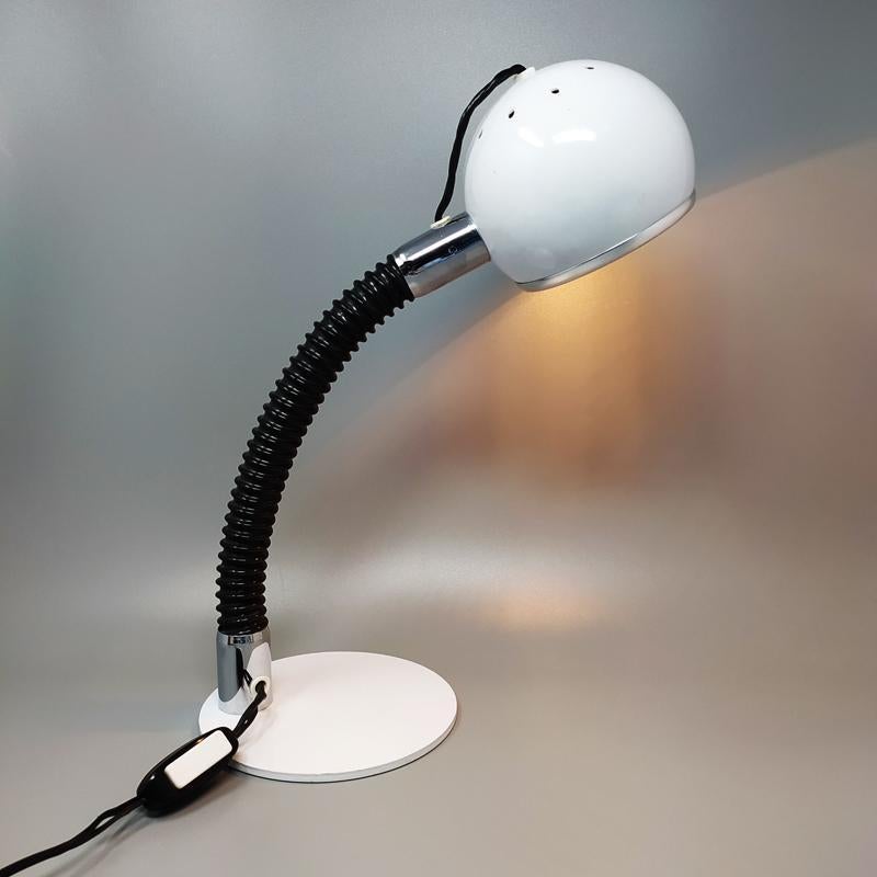 italien Superbe lampe de table blanche Eyeball de l'ère spatiale des années 1970 par Reggiani. Fabriqué en Italie en vente