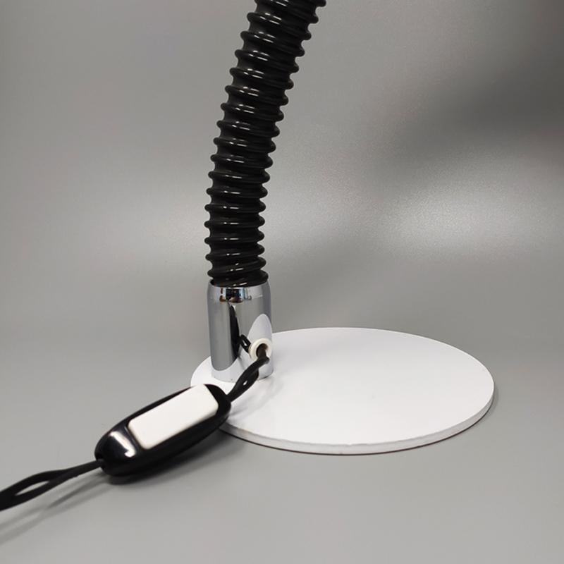Superbe lampe de table blanche Eyeball de l'ère spatiale des années 1970 par Reggiani. Fabriqué en Italie en vente 1