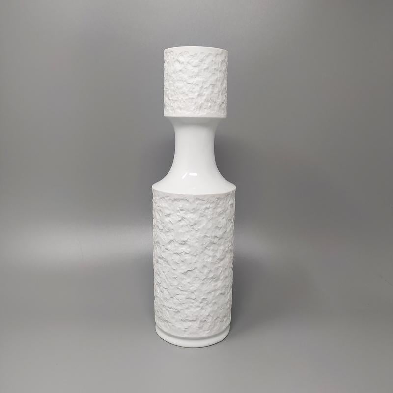 1970s Stunning Space Age white vase in Bavaria's Porcelain. Made in Germany.
The shape of this vase is amazing it seems a sculpture. This vase is in excellent condition.
Dimension:
diameter: 3,54