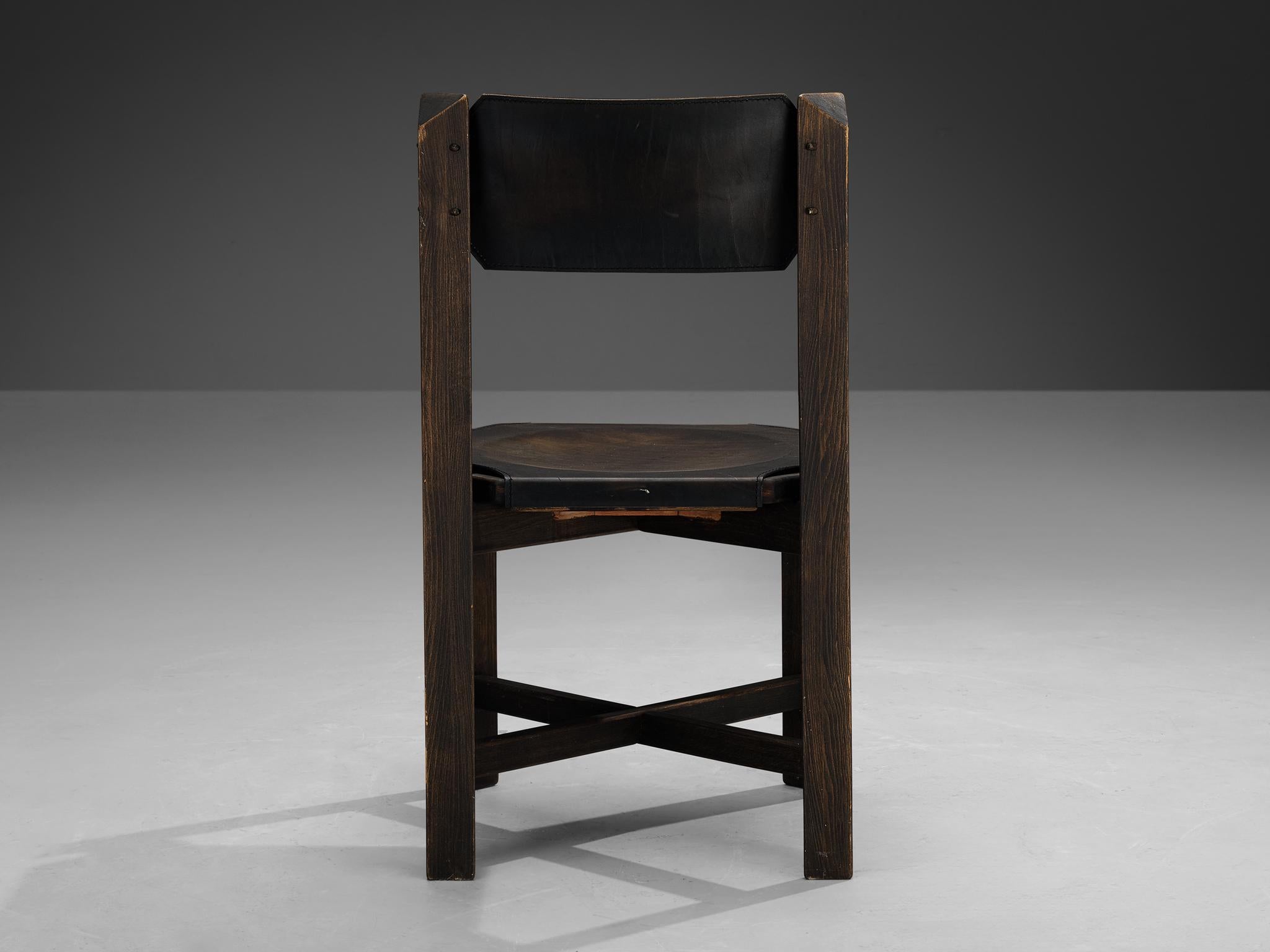 1970s Sturdy Dining Chair in Black Leather & Wood with Architectural Design For Sale 1