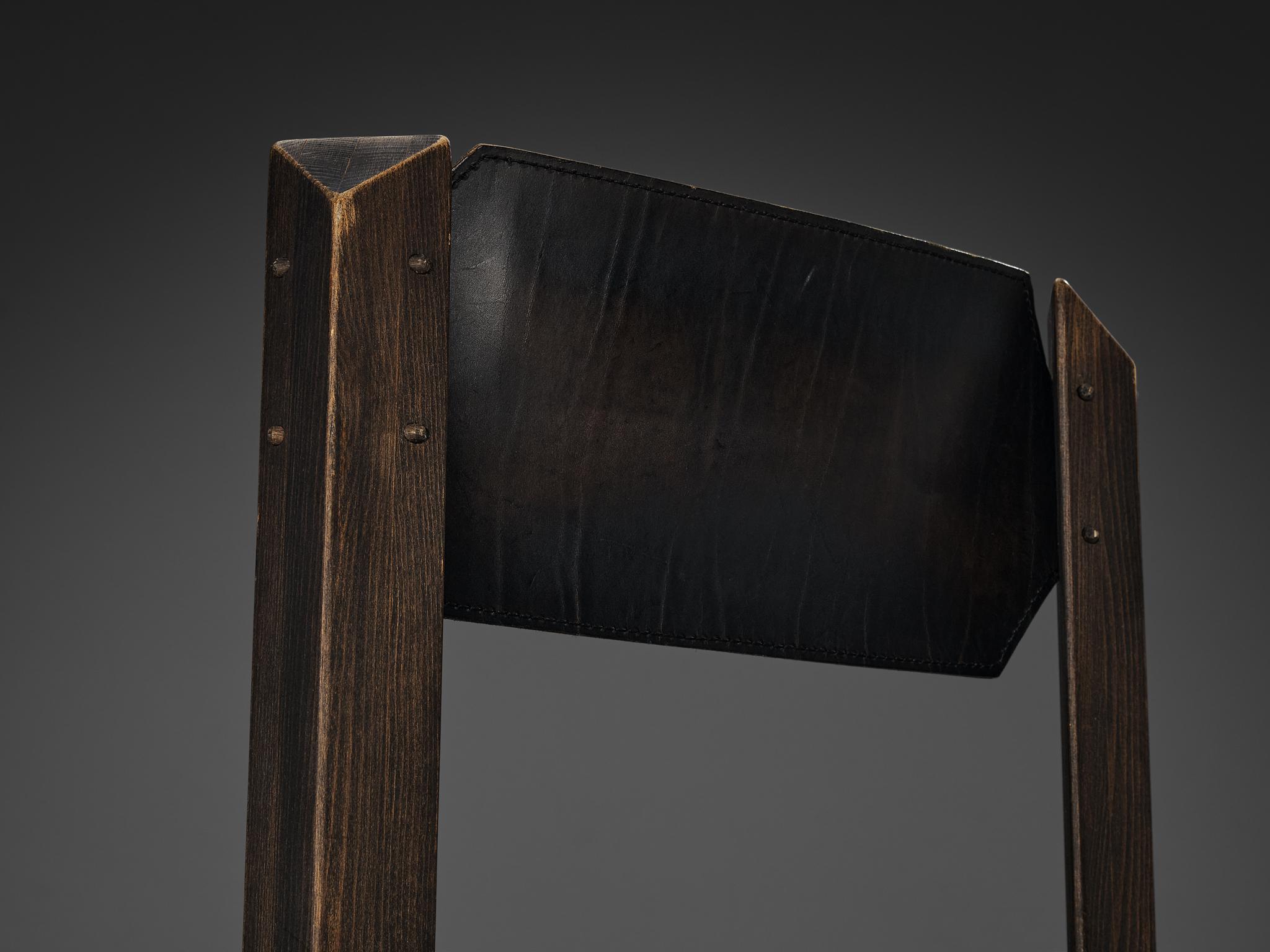1970s Sturdy Dining Chair in Black Leather & Wood with Architectural Design For Sale 2