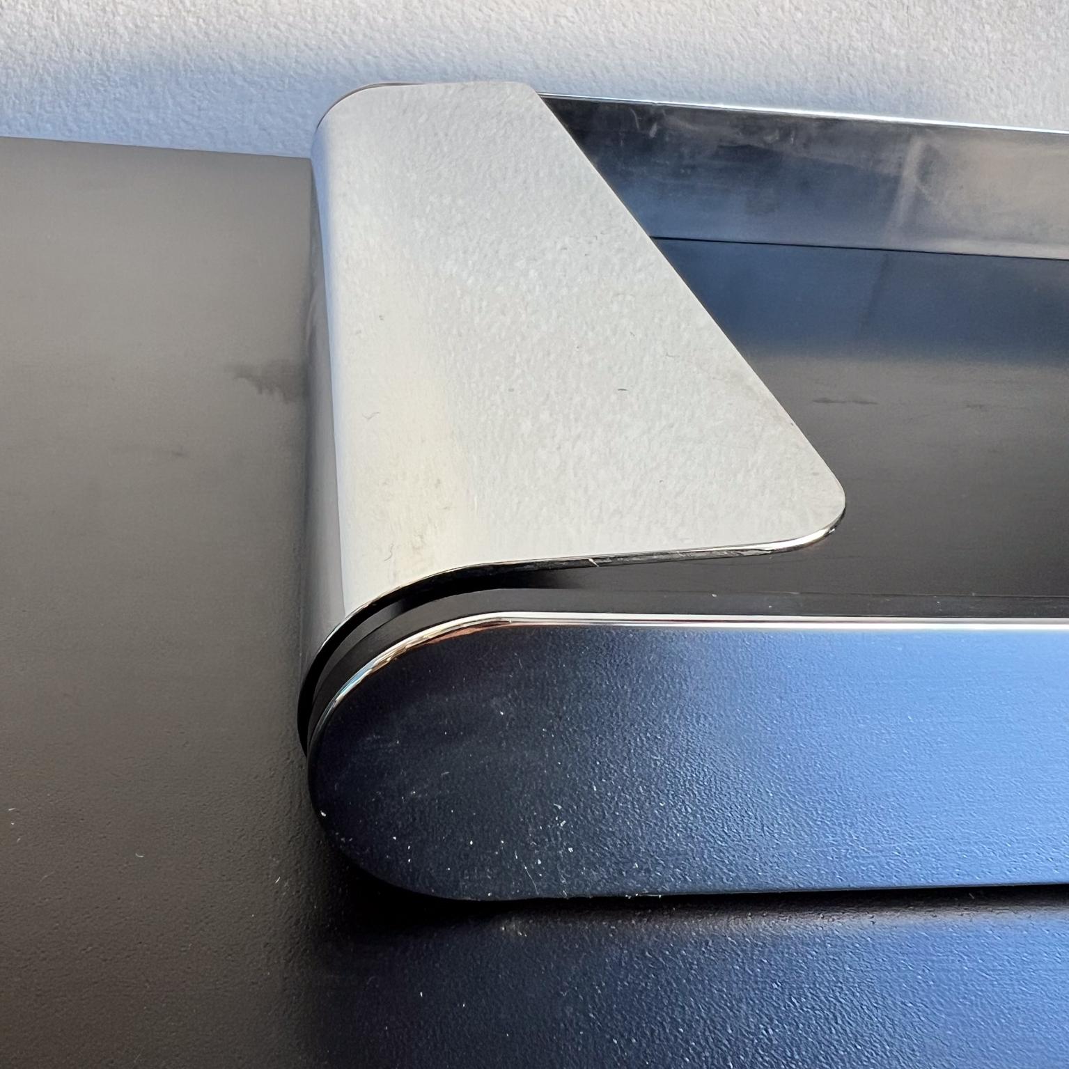 1970er Jahre Sleek Chrom Schreibtisch Organizer File Tray Style Diego Matthai (Moderne der Mitte des Jahrhunderts) im Angebot