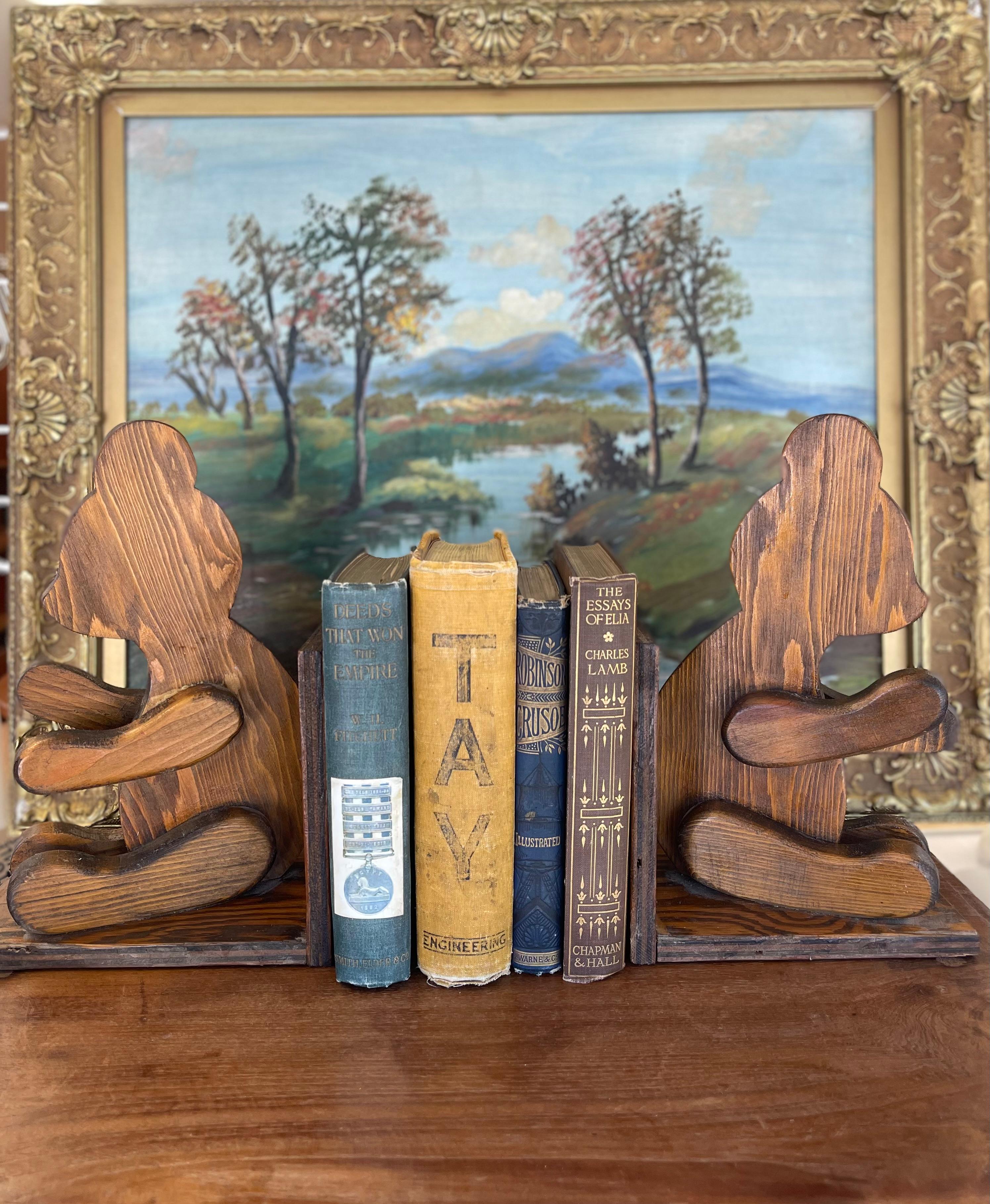 Serre-livres ours en bois sculpté à la main style années 1970 - Rustic Folk Art Cabin Decor Bon état - En vente à Seattle, WA