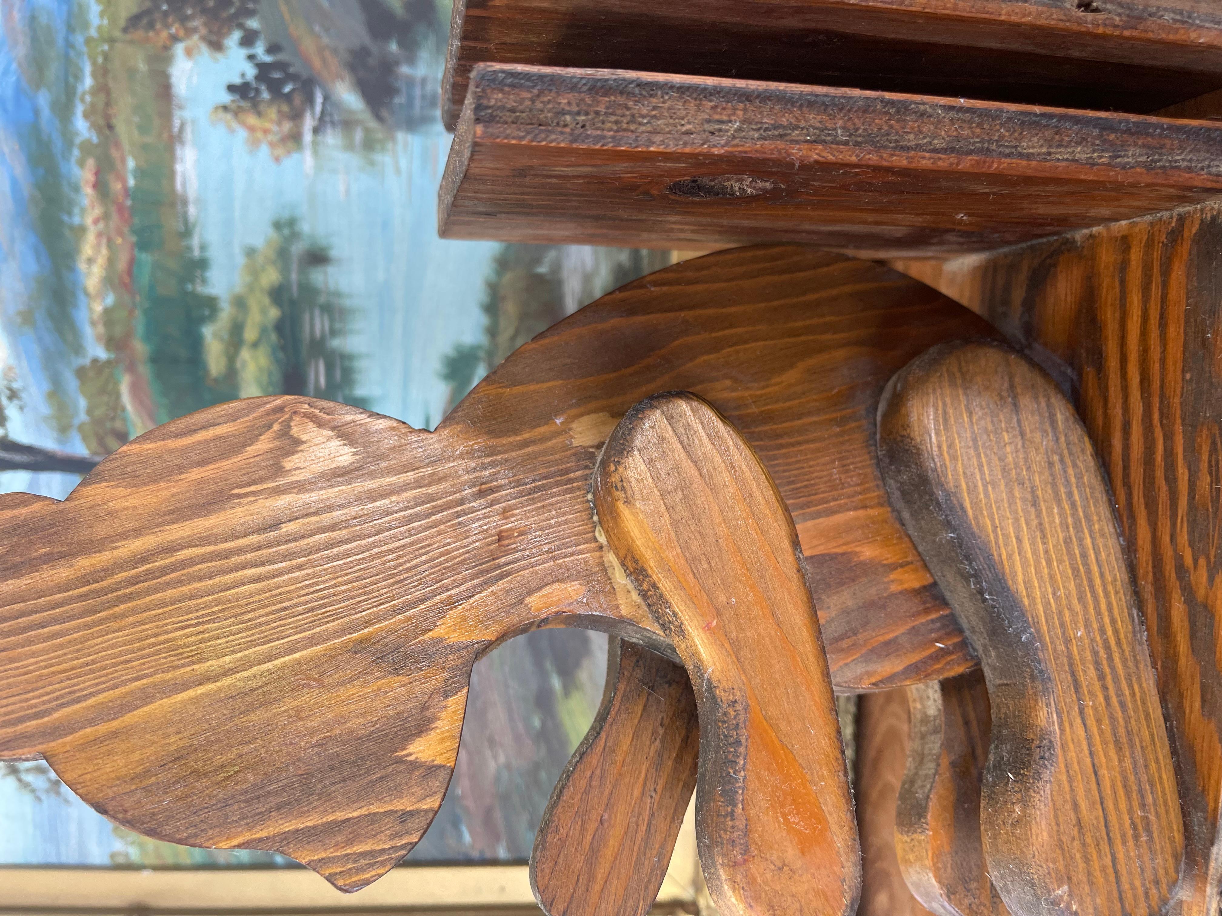 Fin du 20e siècle Serre-livres ours en bois sculpté à la main style années 1970 - Rustic Folk Art Cabin Decor en vente