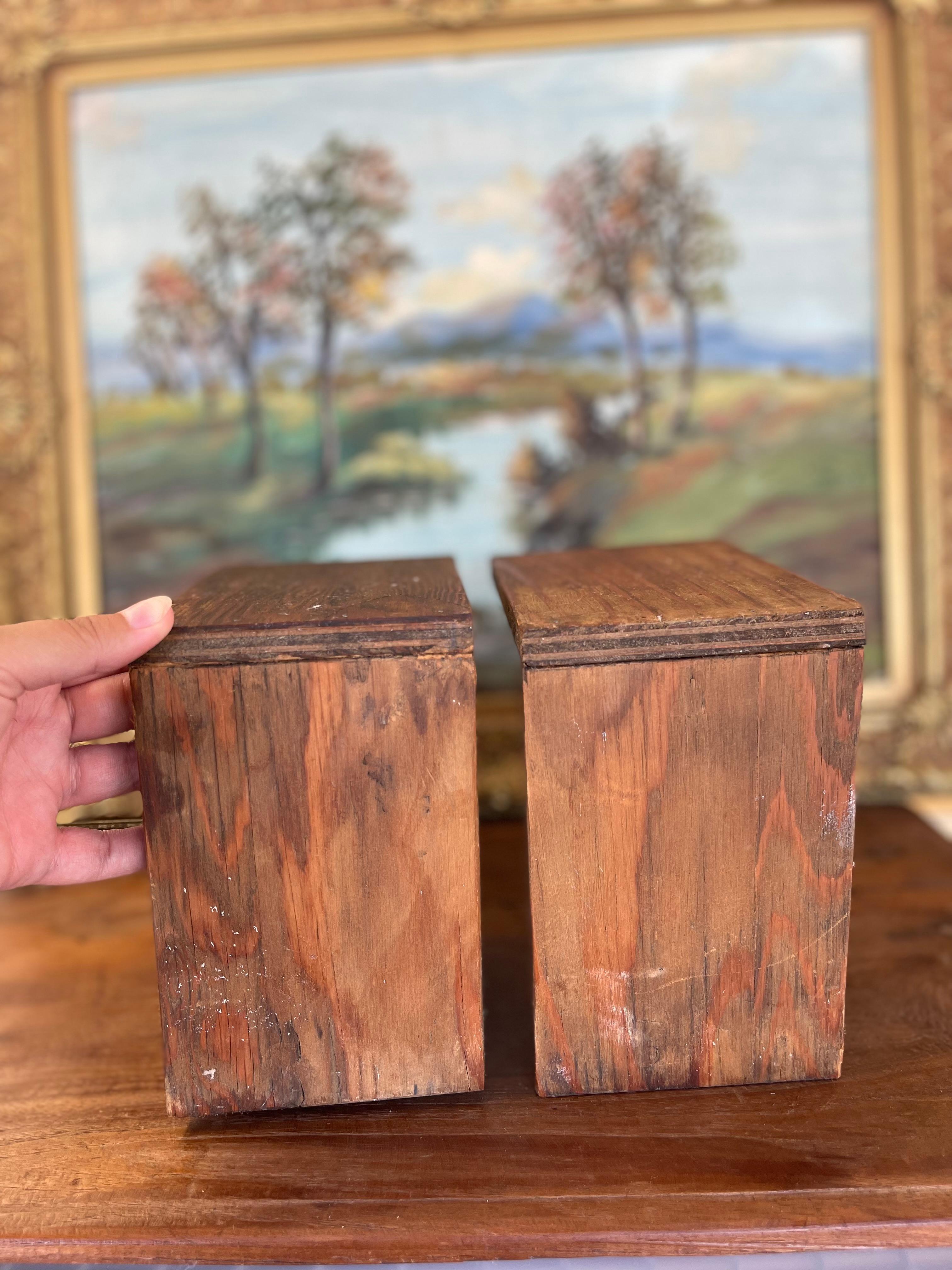 Serre-livres ours en bois sculpté à la main style années 1970 - Rustic Folk Art Cabin Decor en vente 2