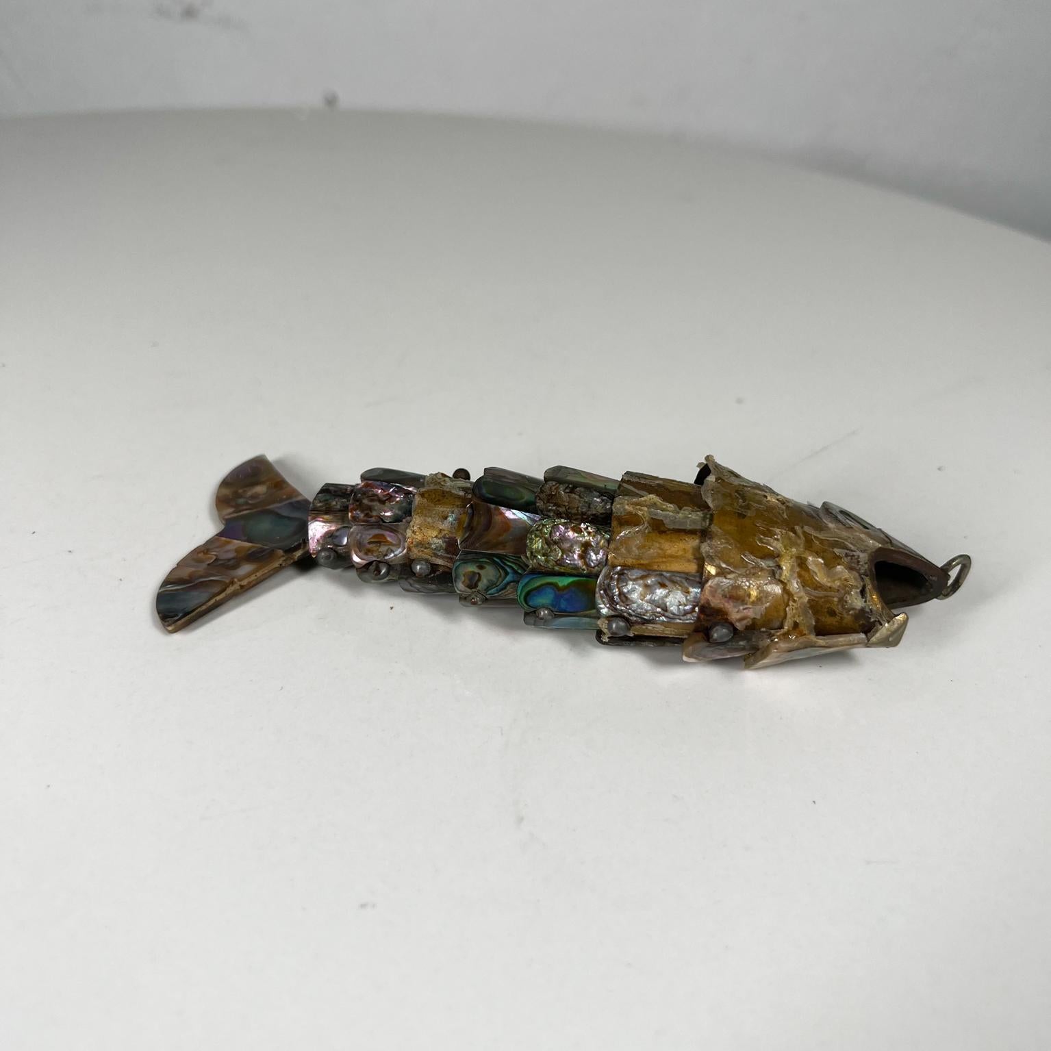 1970s Style Los Castillo Vintage Abalone Fish Bottle Opener Mexico Moderno de mediados de siglo en venta