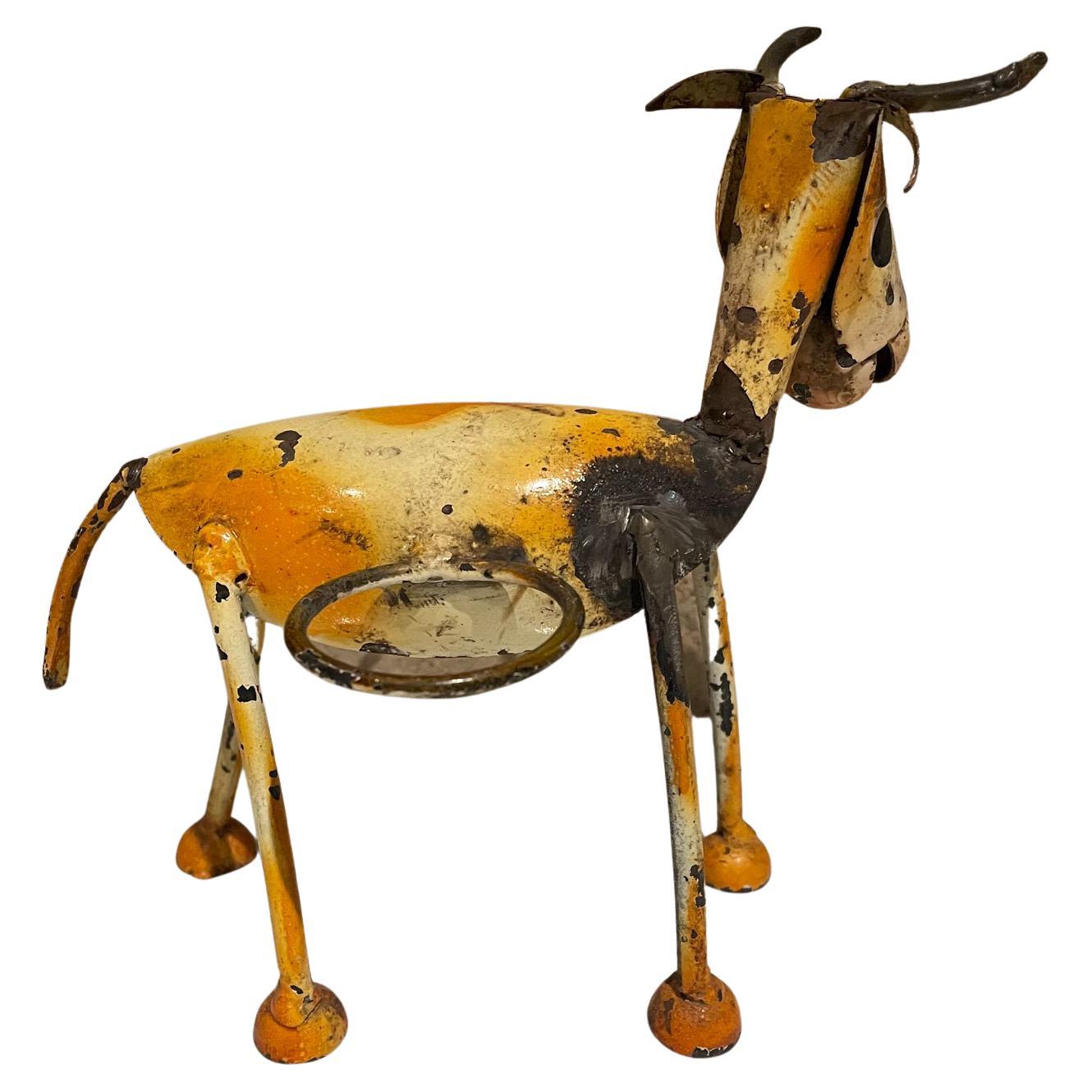 Donkey
1970s after Manuel Felguerez Modernist Handmade yellow donkey valet Mexico.
Metal painted adorable donkey valet with two rings for napkins or salt & pepper shakers!
Ideal napkin holder kitchen caddy miscellaneous storage.
Unmarked,