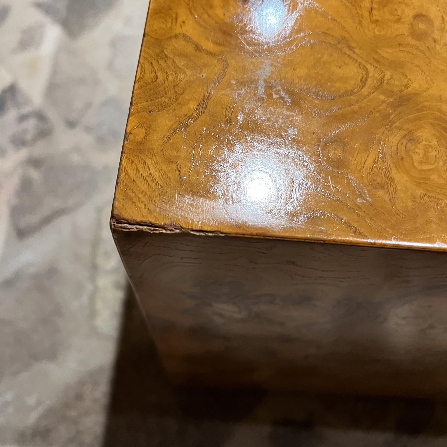 Mesa de centro Milo Baughman estilo años 70 Cubo de madera de Burlwood Madera en venta