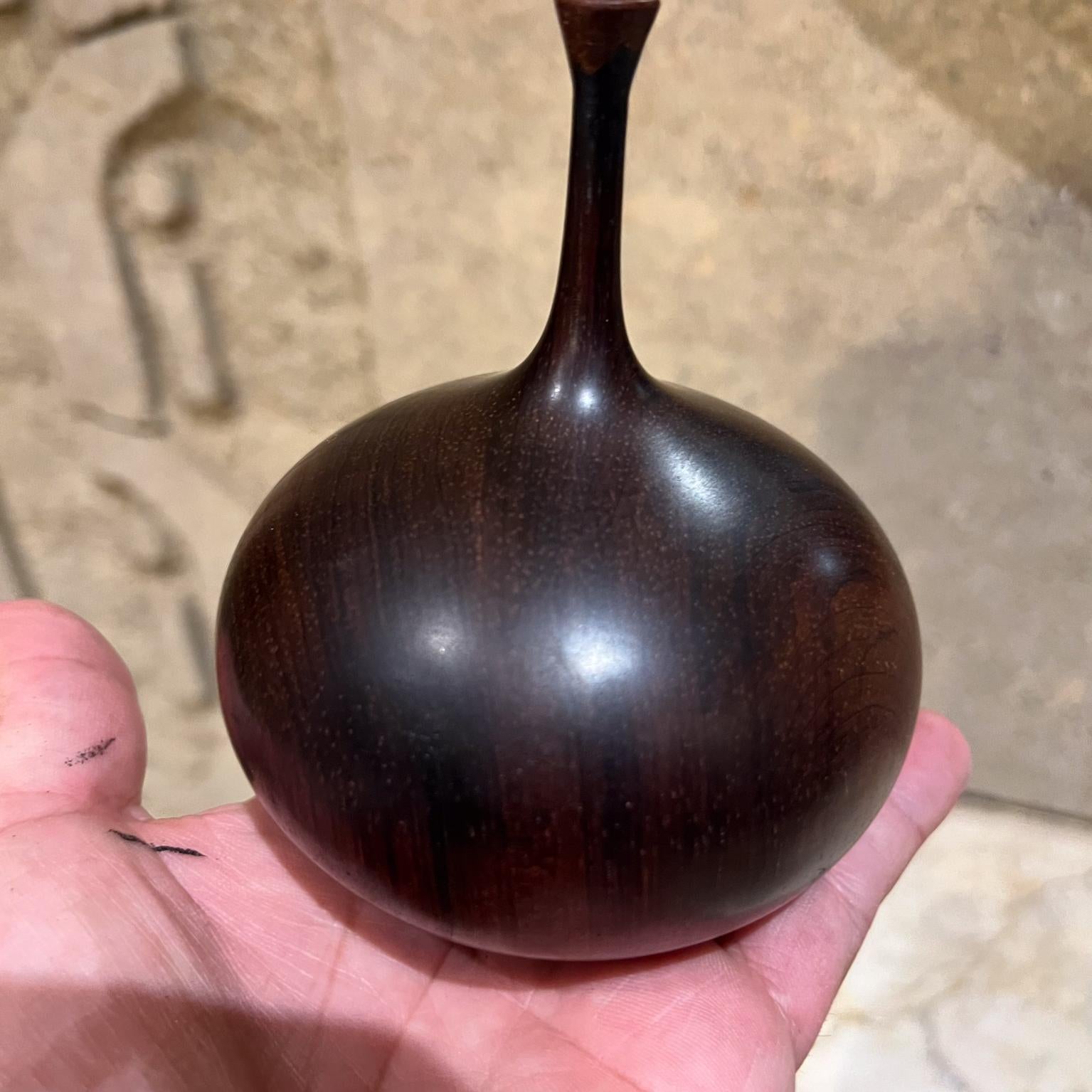 Exotic Cocobolo Turned Wood Weed Pot Bud Vase Vessel
in the style of Rude Osolnik
4 x 4 diameter
No signature
Preowned original vintage.
Refer to images.