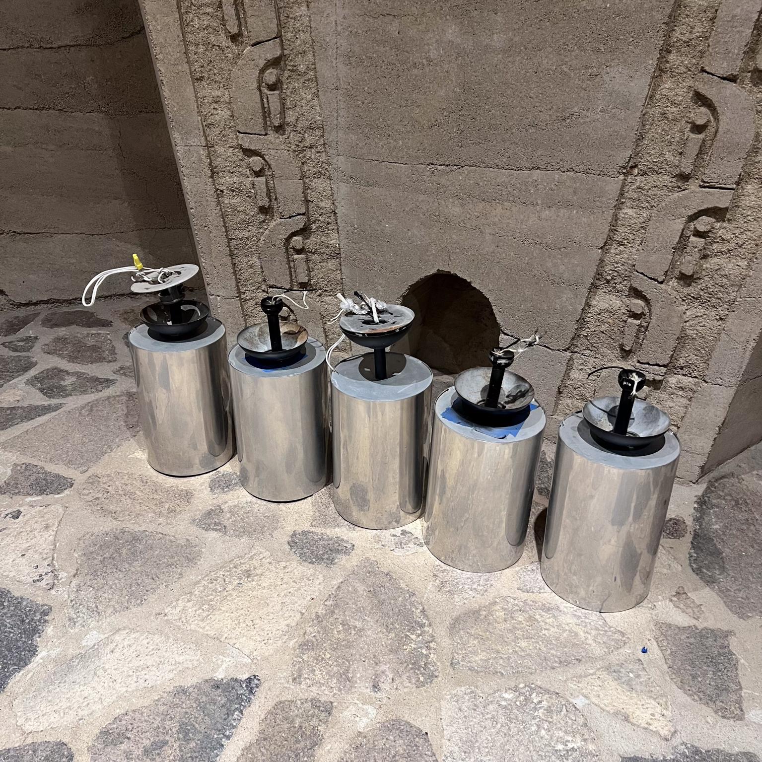 AMBIANIC presents
style of Robert Sonneman Five Modern Polished Aluminum Flush Lamps
set of five (5) Vintage Industrial lights modern Bauhaus
unmarked
12 h shade 17 h total x 8 diameter
flush mount.
original unrestored preowned condition.
review