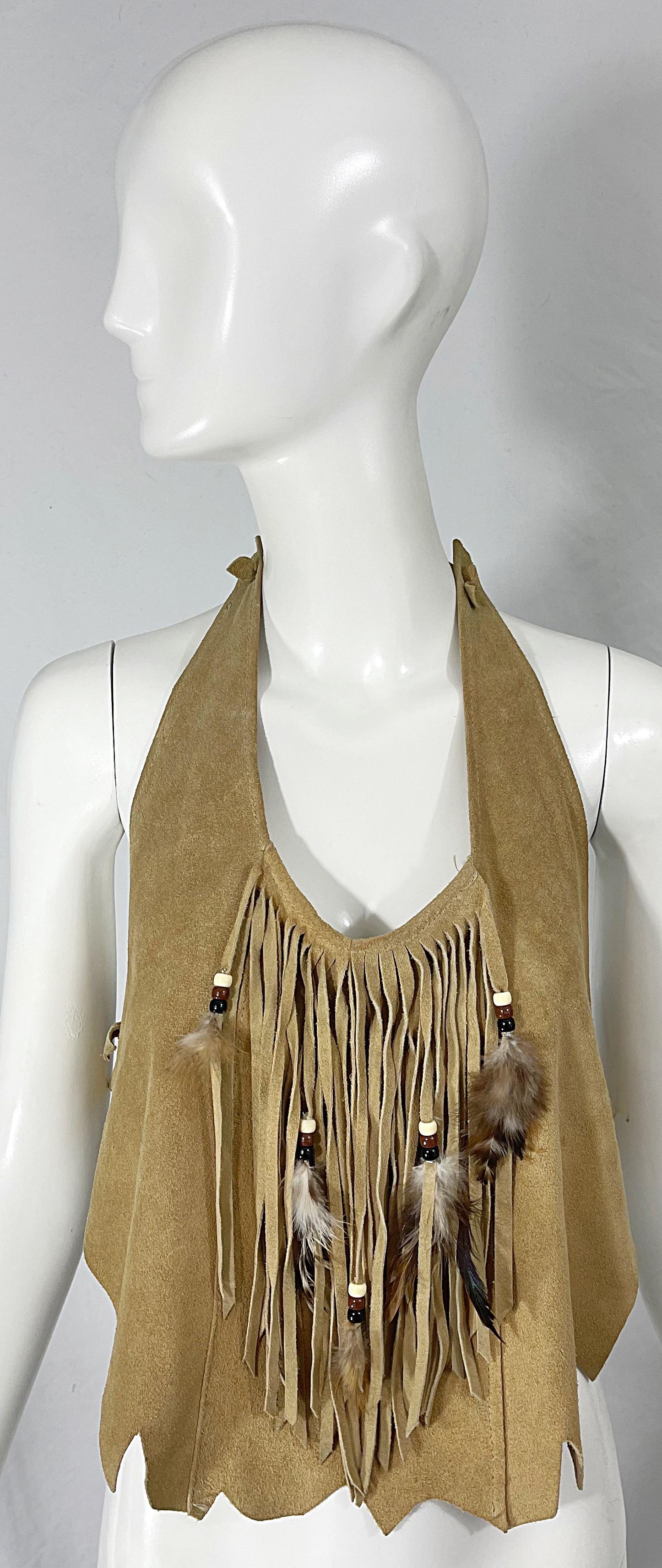 1970 Suede Leather Fringe Feather Tan Brown Boho Vintage 70s Halter Crop Top en vente 7
