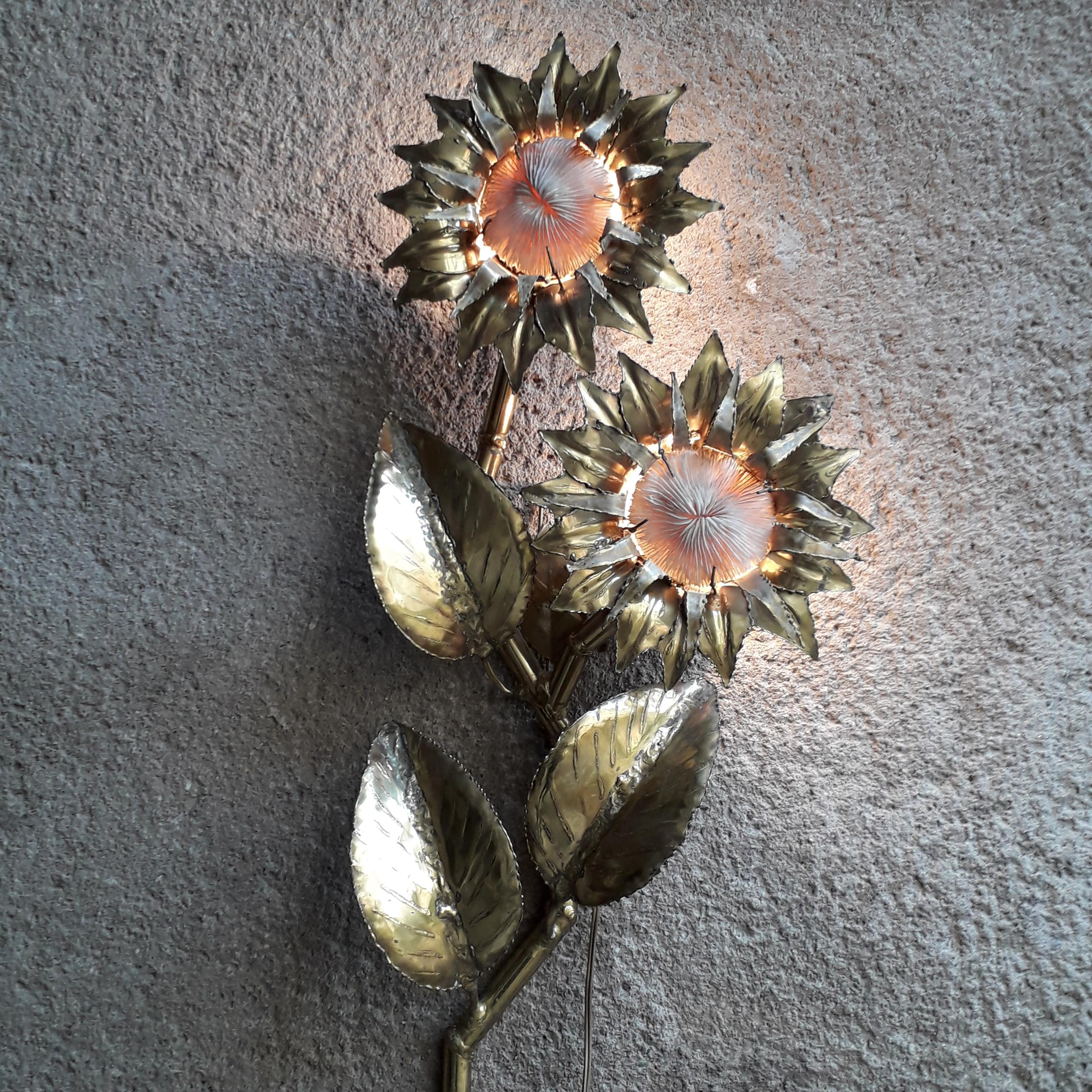 Mid-Century Modern 1970s Sunflowers Wall Lamp in Gilded Brass and Coral Henri Fernandez For Sale