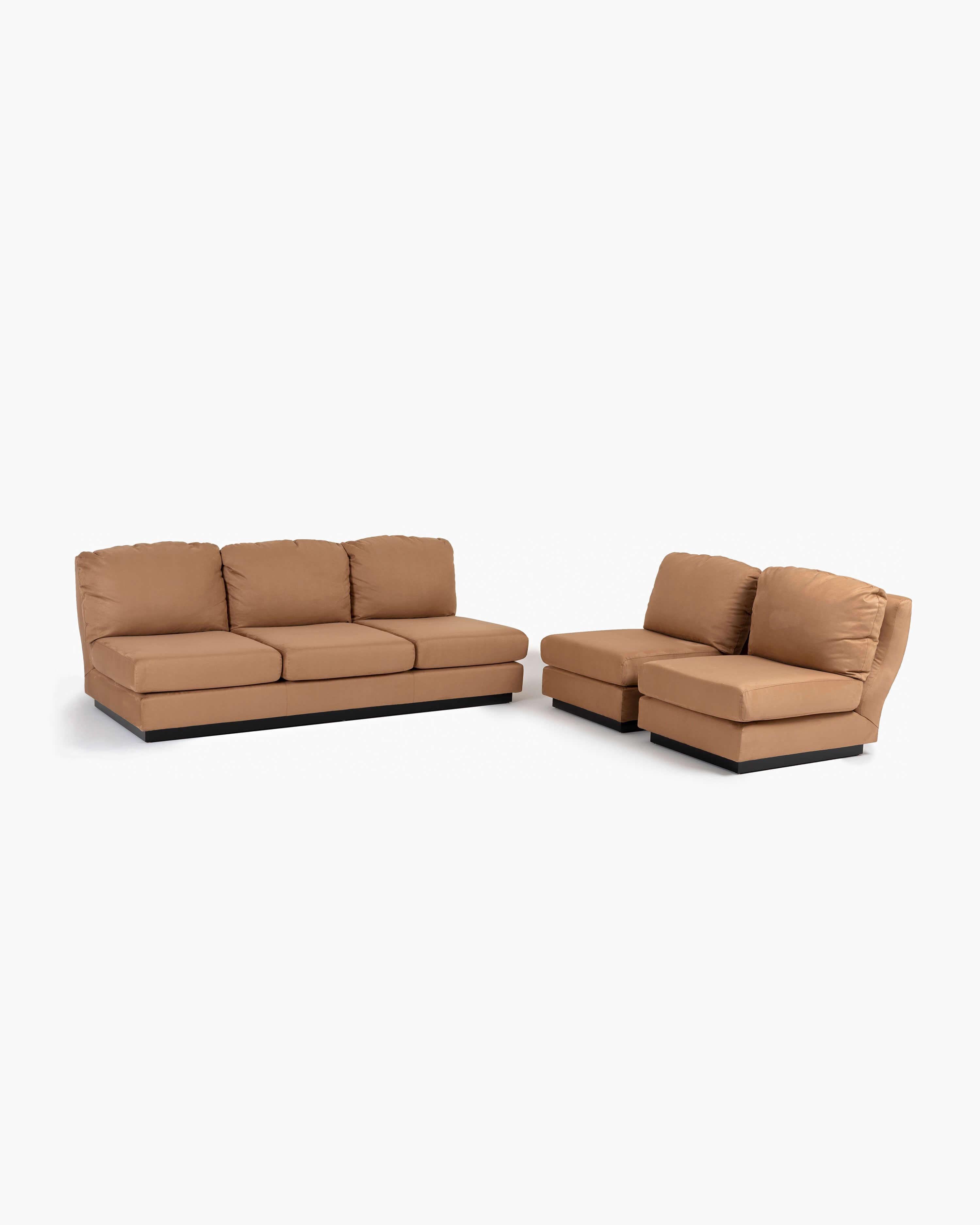 This rare Super C sofa set designed by Willy Rizzo features one three-seater and two single-seat modules, re-upholstered with camel ultrasuede. The modular aspect of Rizzo’s design allows the user to arrange the set to their own liking. Soft, bulky