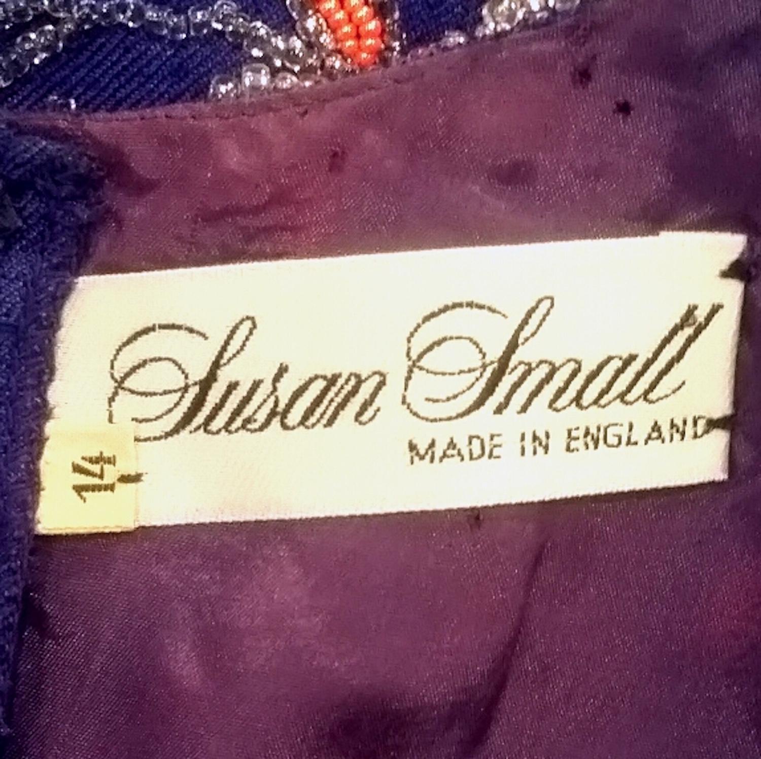 De las mujeres Maxivestido con cuentas de lino y seda azul Susan Small de los años 70 en venta