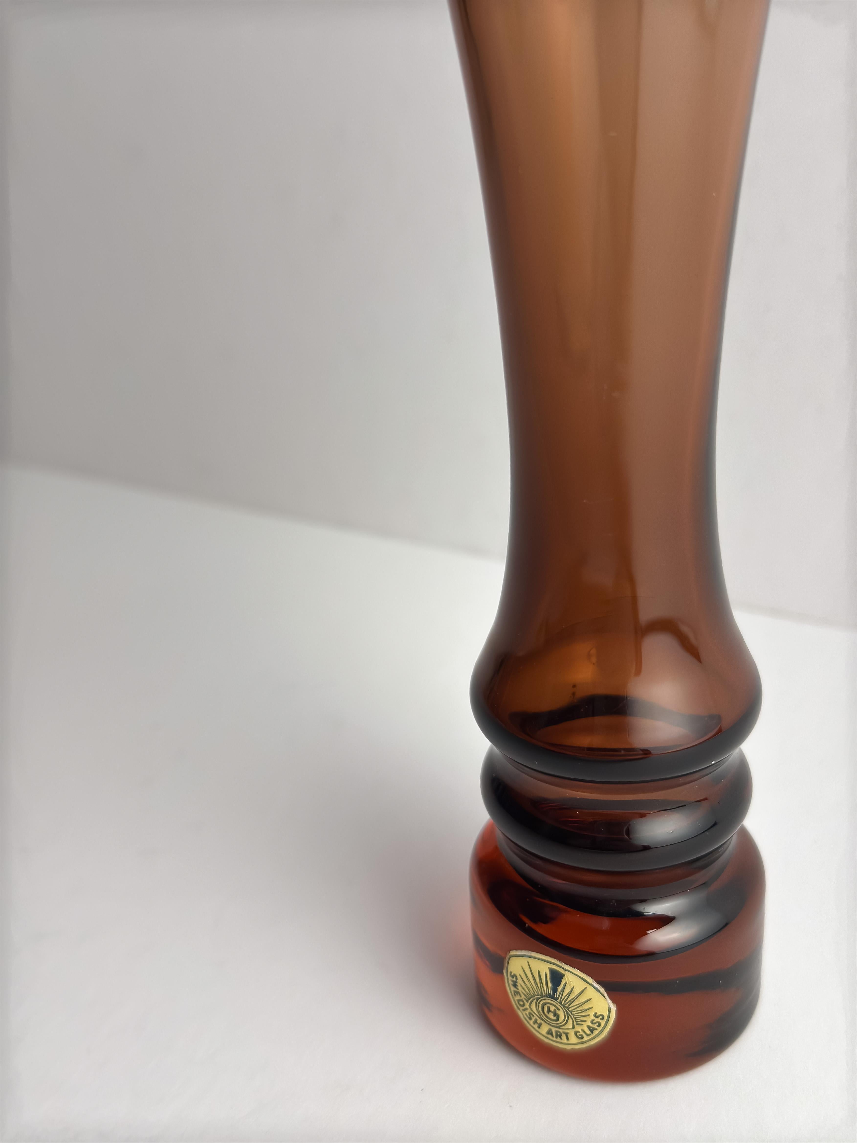 1970er Swedish art glass Vase in rauchbraun und orange von SEA Glasbruk (Schwedisch) im Angebot