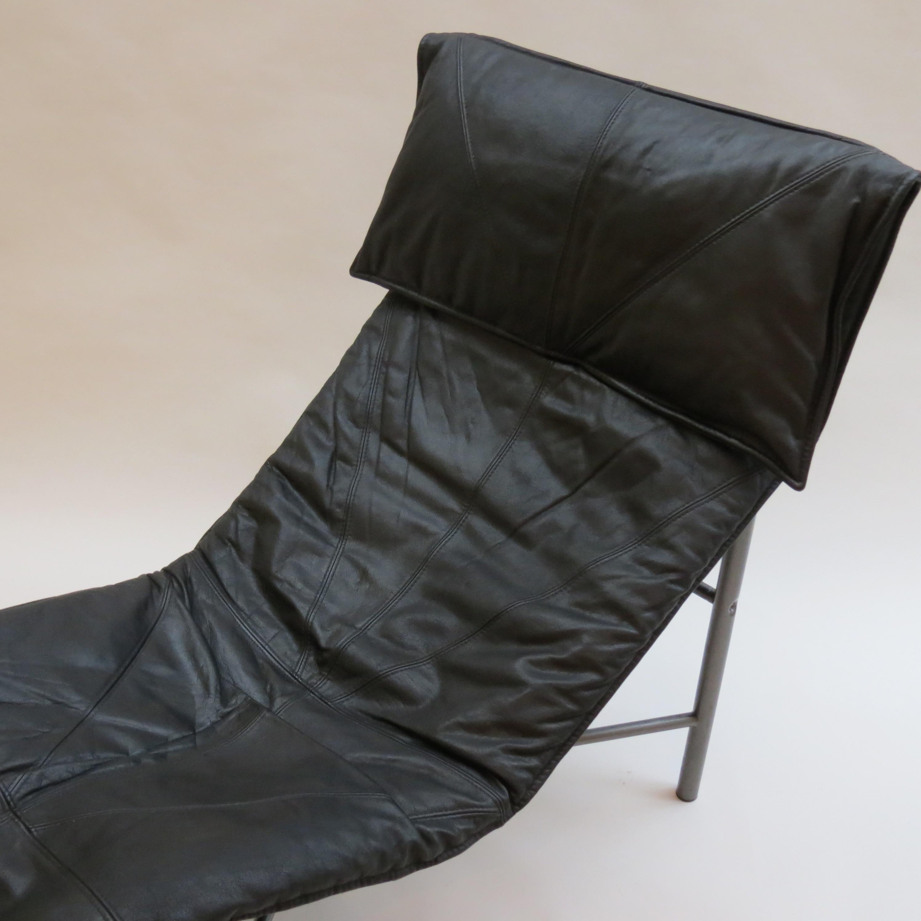 1970s Swedish Black Leather Chaise Longue by Tord Bjorklund 2