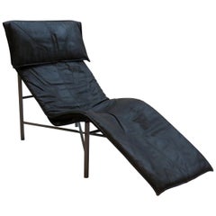 1970s Swedish Black Leather Chaise Lounge by Tord Bjorklund