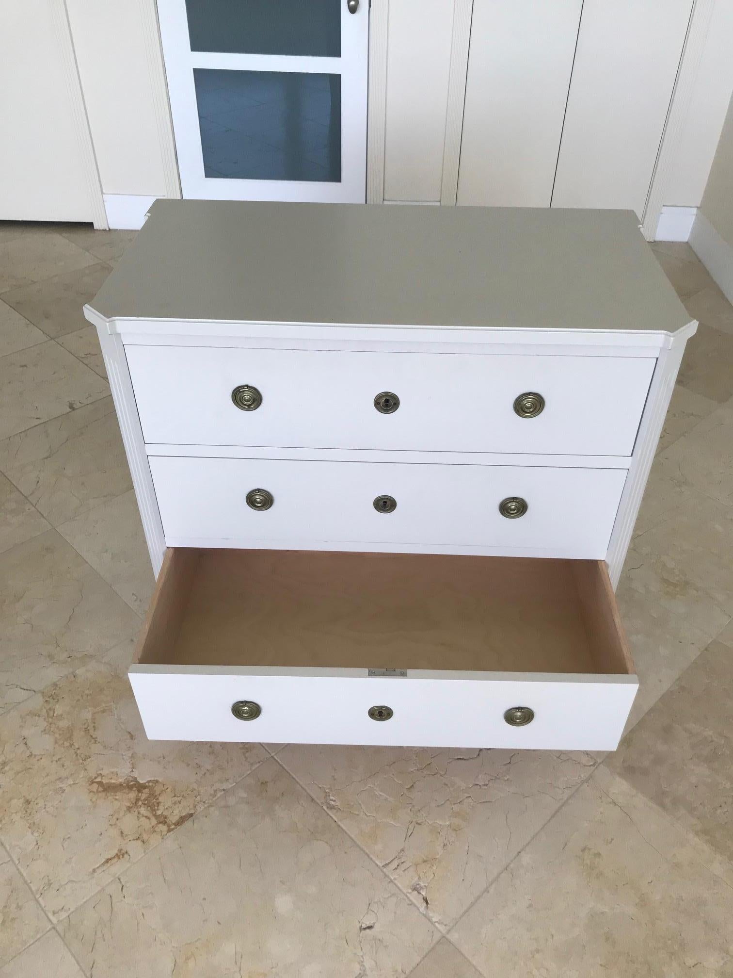 1970's Swedish Chest of Drawers in Hand Painted Ivory Wood 4