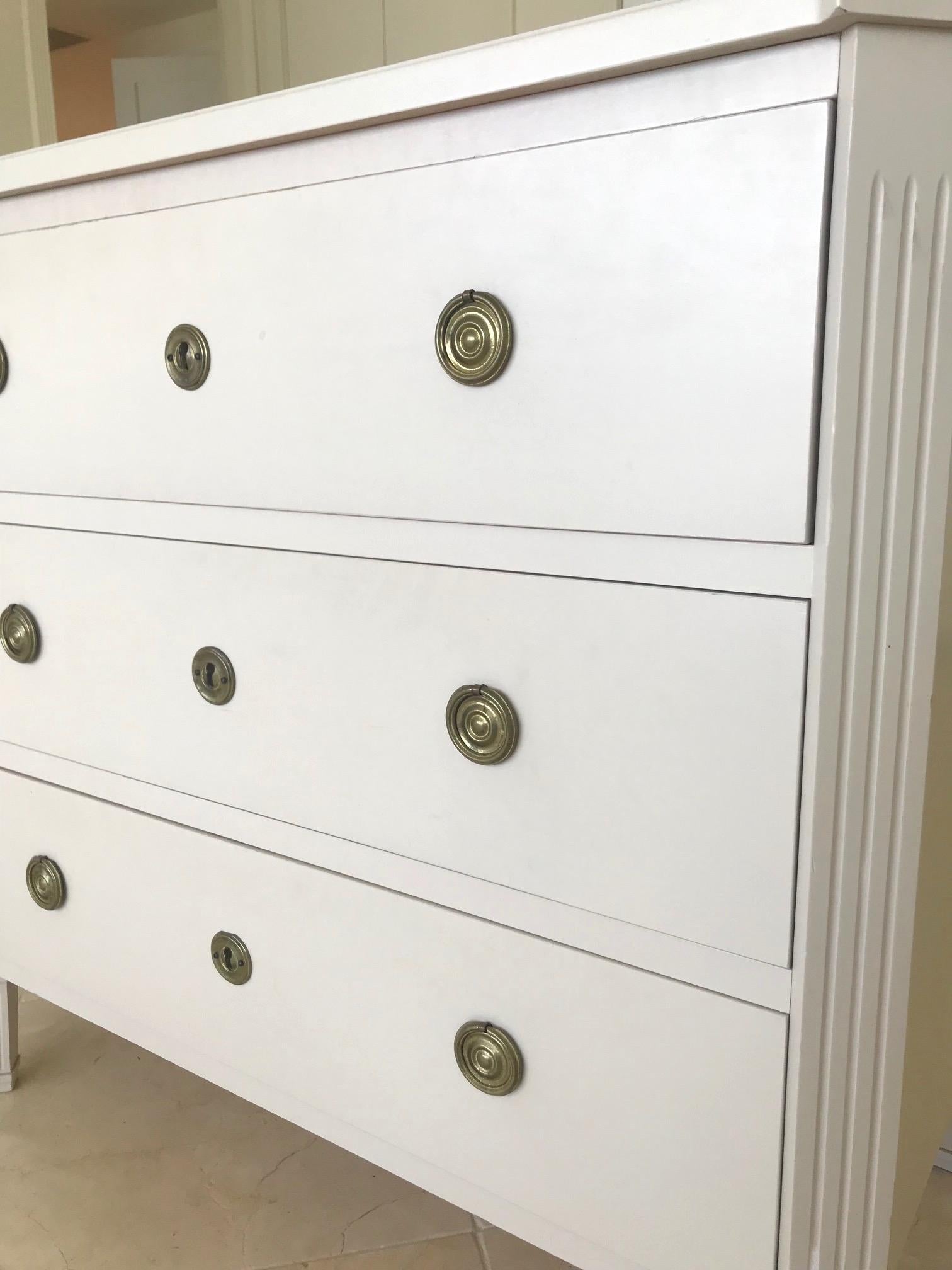 1970's Swedish Chest of Drawers in Hand Painted Ivory Wood 5