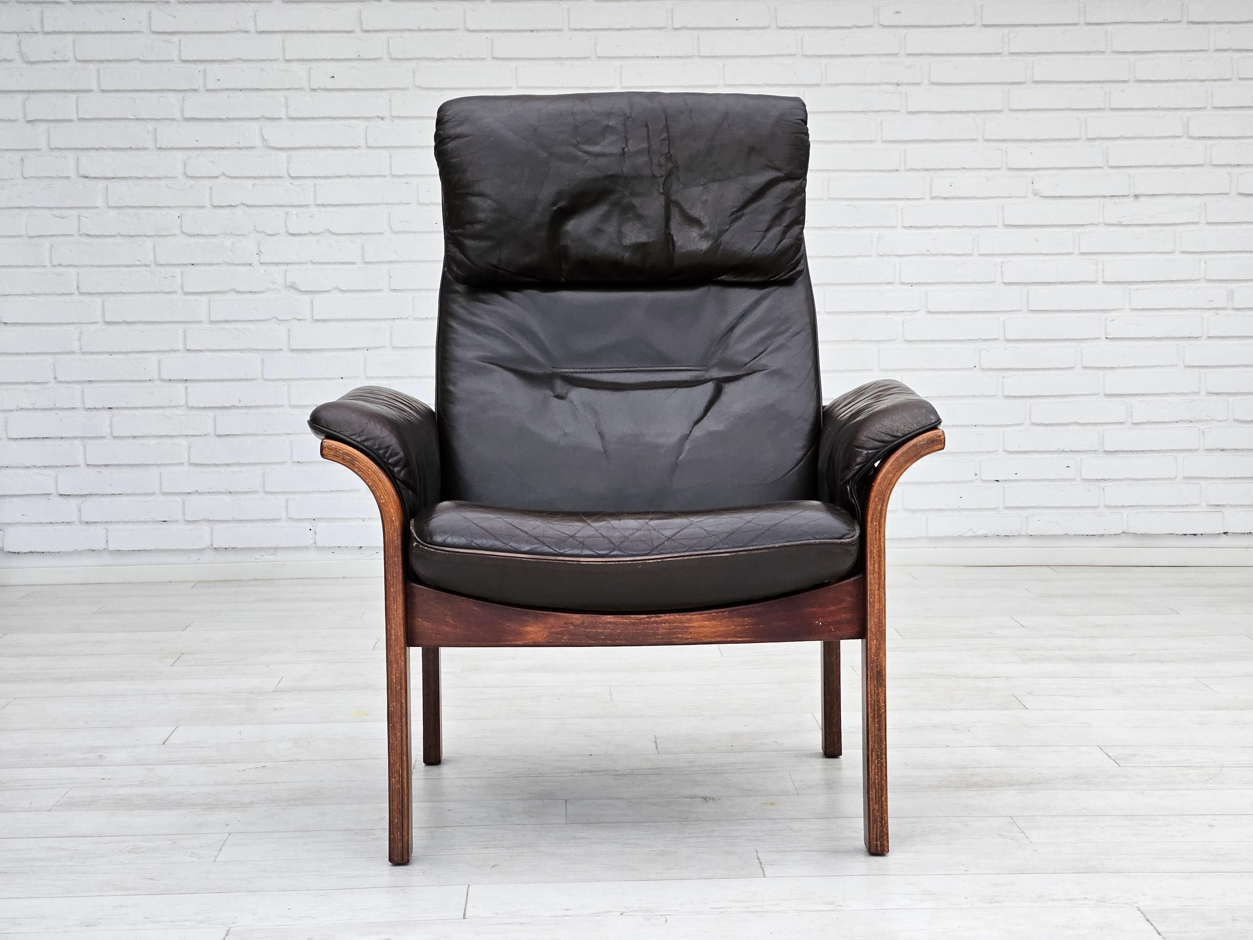 Scandinave moderne Années 1970, design suédois de Göte Möbler, chaise de salon réglable, cuir marron. en vente