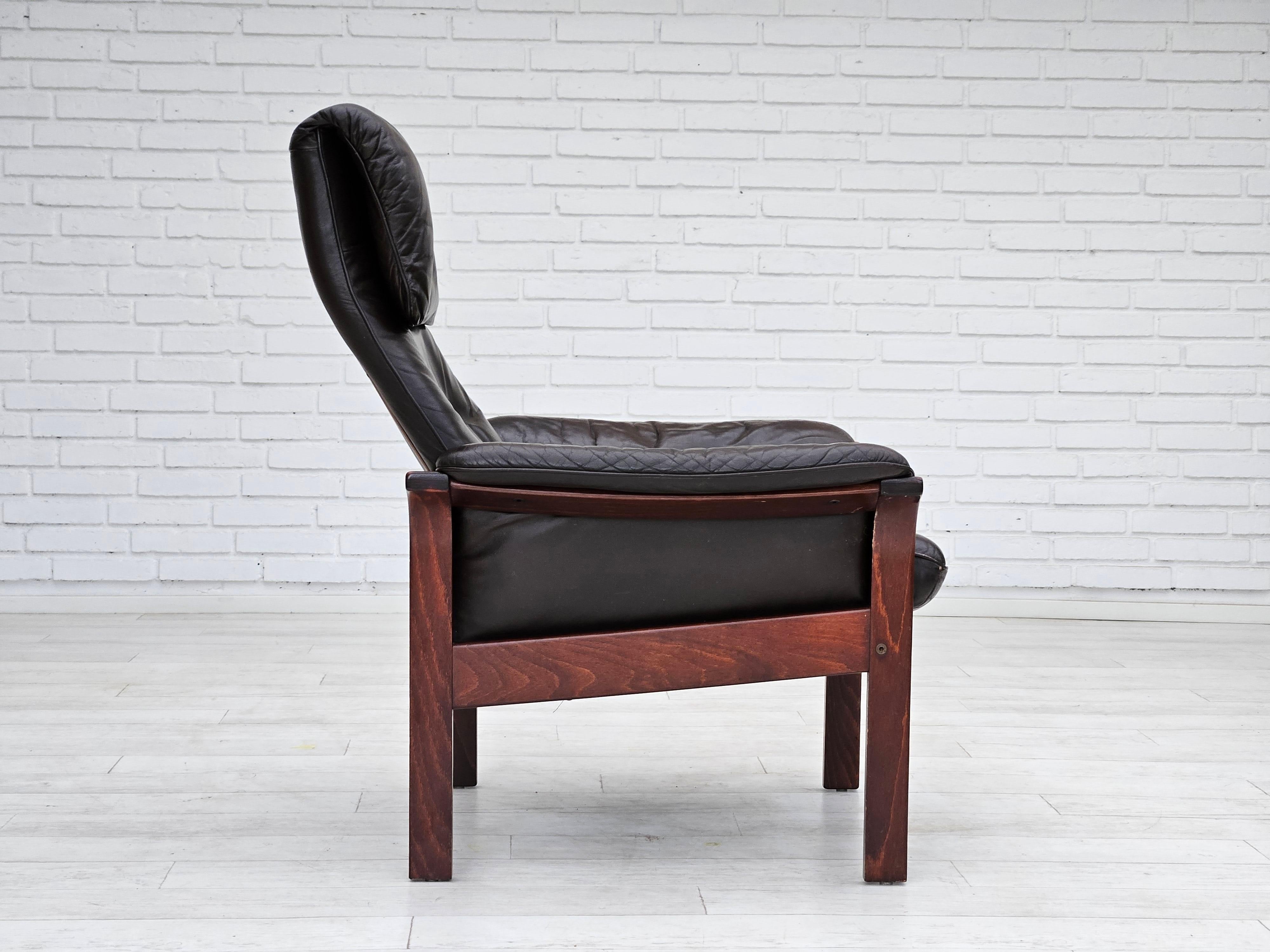 Années 1970, design suédois de Göte Möbler, chaise de salon réglable, cuir marron. Bon état - En vente à Tarm, 82