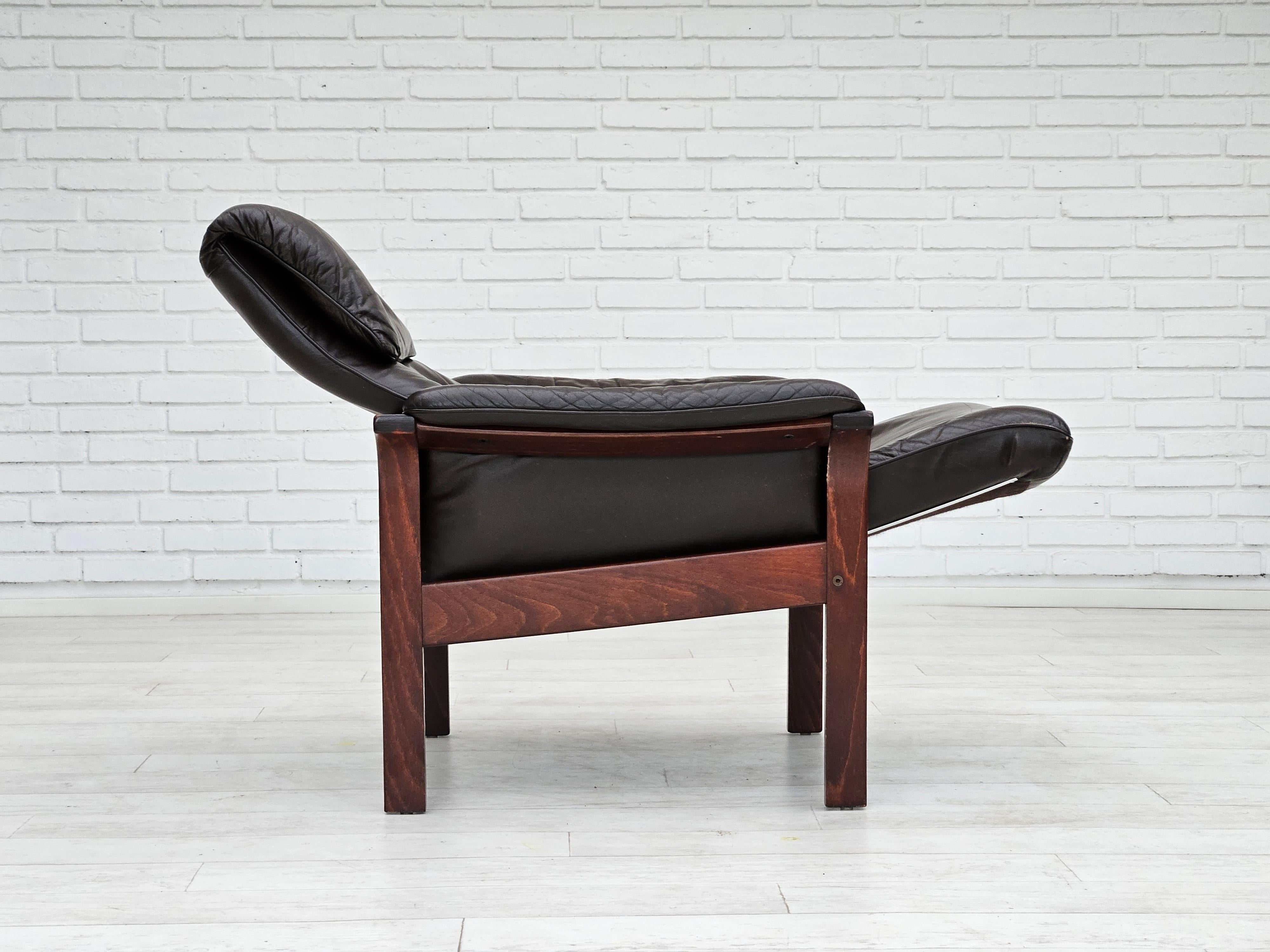 1970s, Swedish design by Göte Möbler adjustable lounge chair, brown leather. In Good Condition For Sale In Tarm, 82