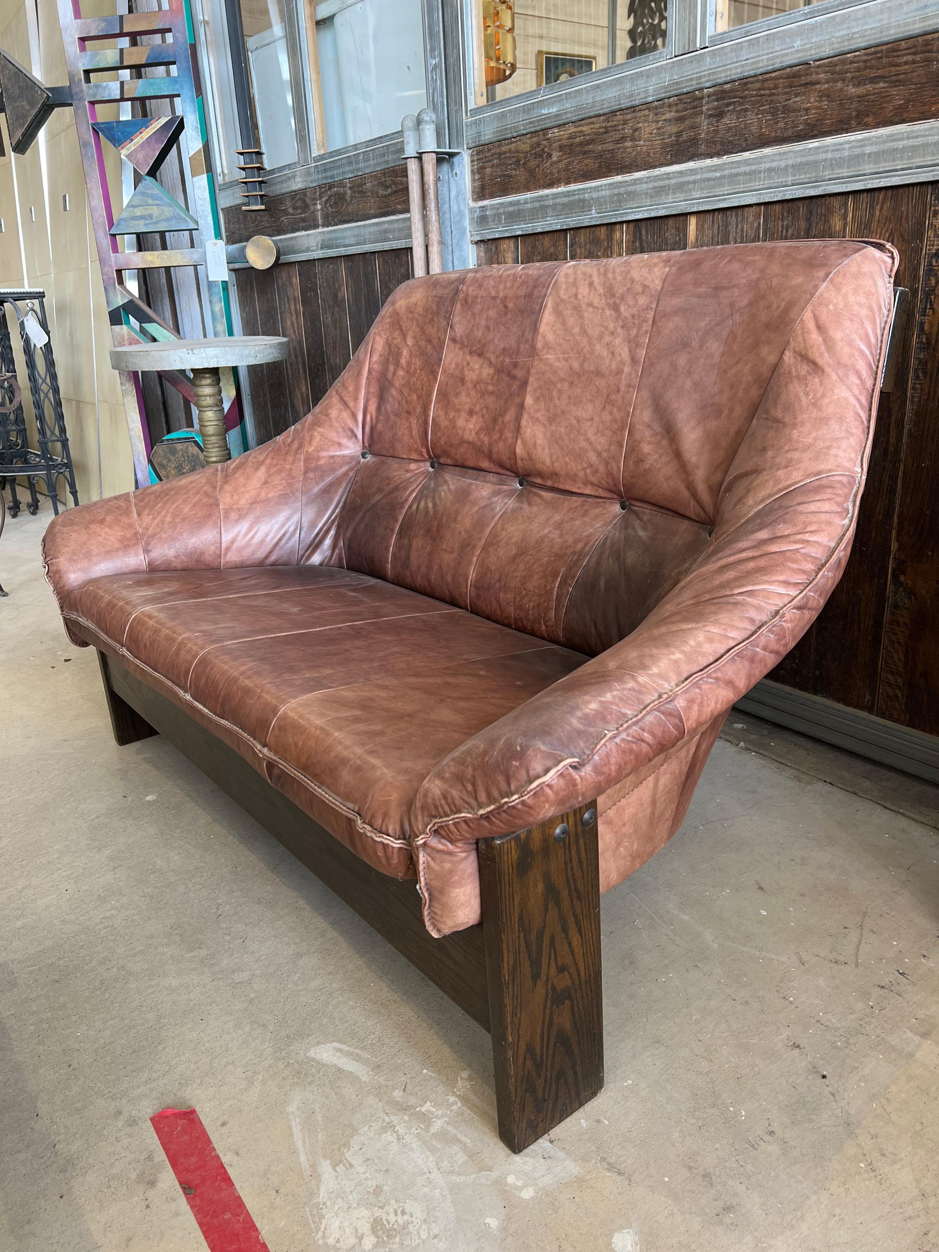 1970’s Swedish Leather Settee In Good Condition For Sale In Chicago, IL