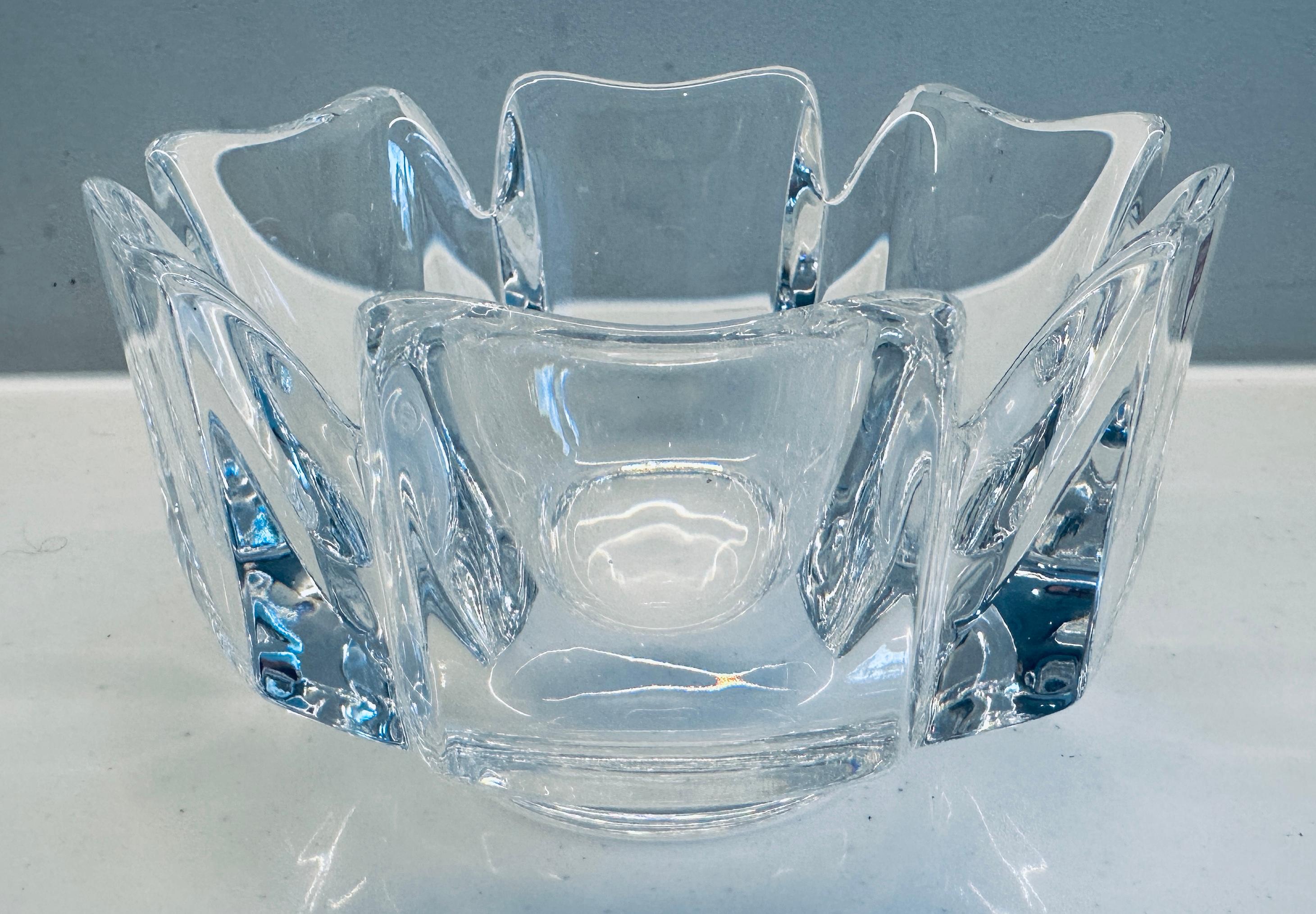 1970 Swedish Orrefors Crystal Glass Corona Bowl by Lars Hellsten No 4884-121 en vente 6
