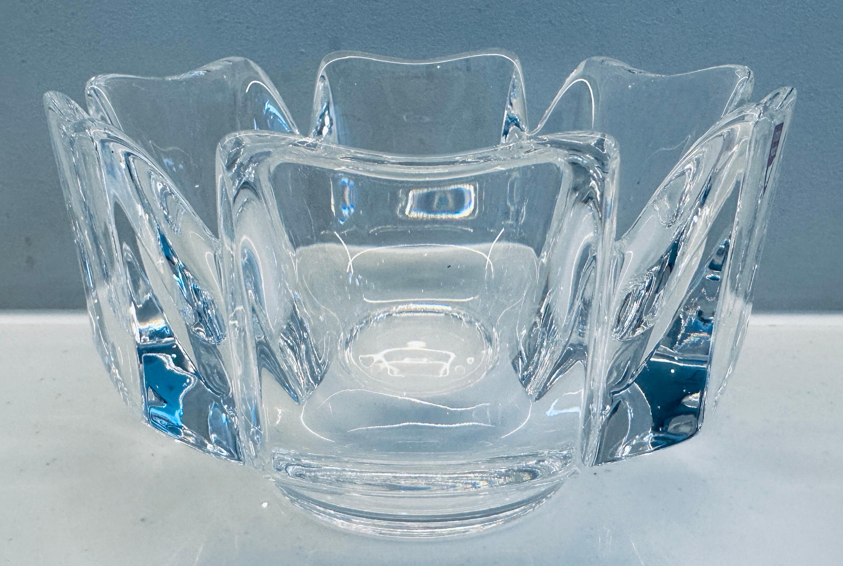 Mid-Century Modern 1970 Swedish Orrefors Crystal Glass Corona Bowl by Lars Hellsten No 4884-121 en vente