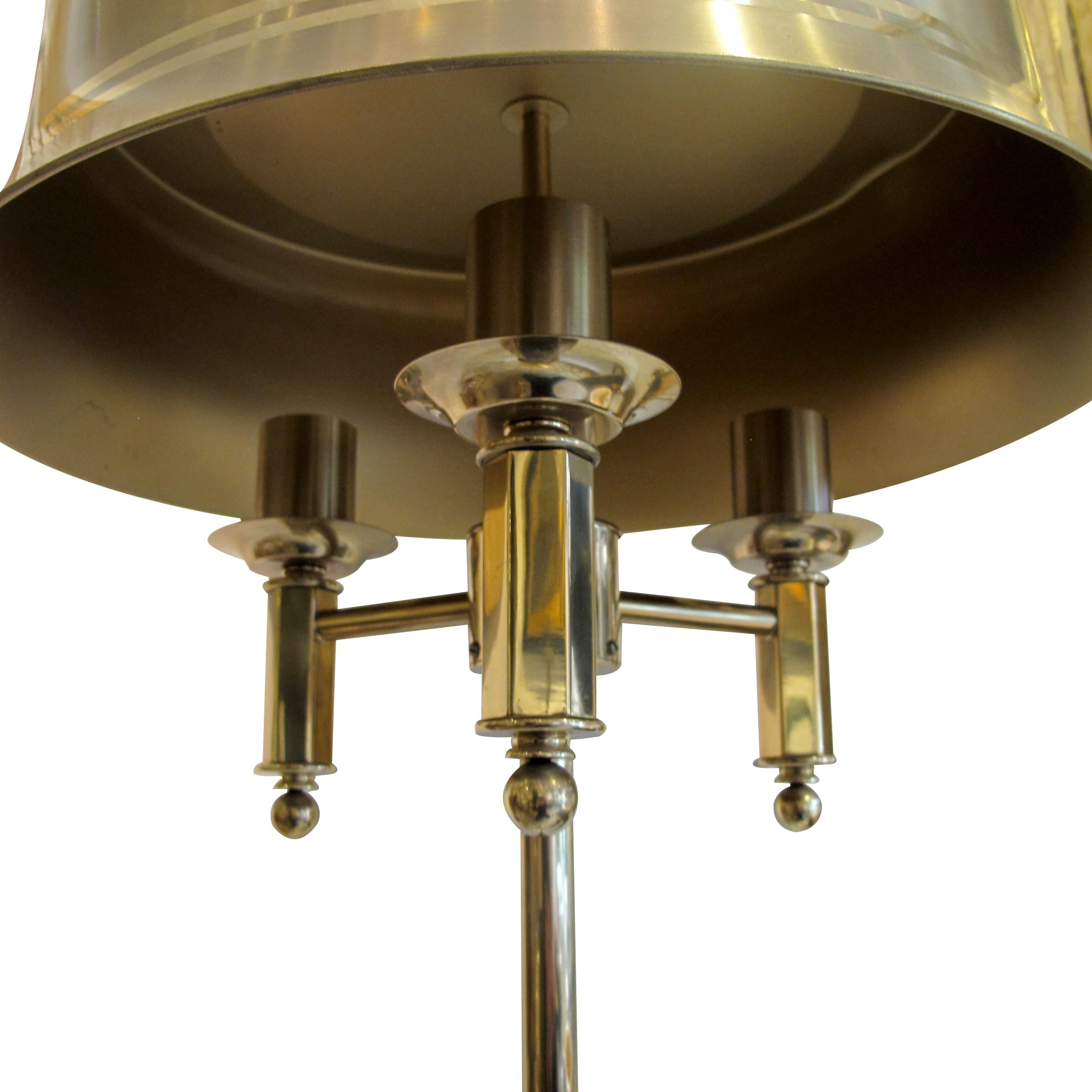 Fin du 20e siècle 1970 Swedish Pair of Brass Floor Lamps With Brass Large Metal Shades (Paire de lampadaires en laiton avec larges abat-jours en métal)  en vente