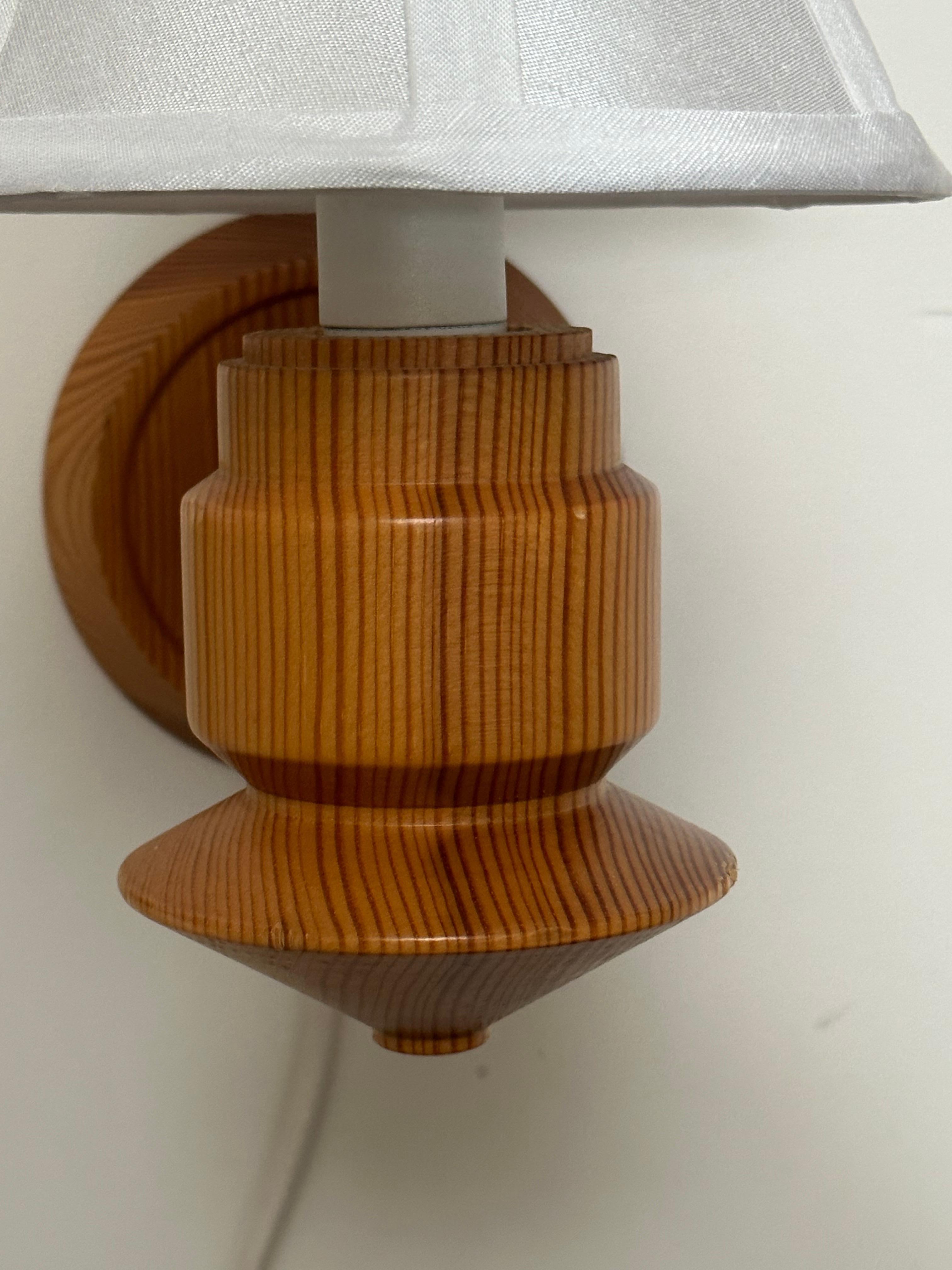 Apliques/ Lámparas de pared de pino sueco de los años 70 en venta 3