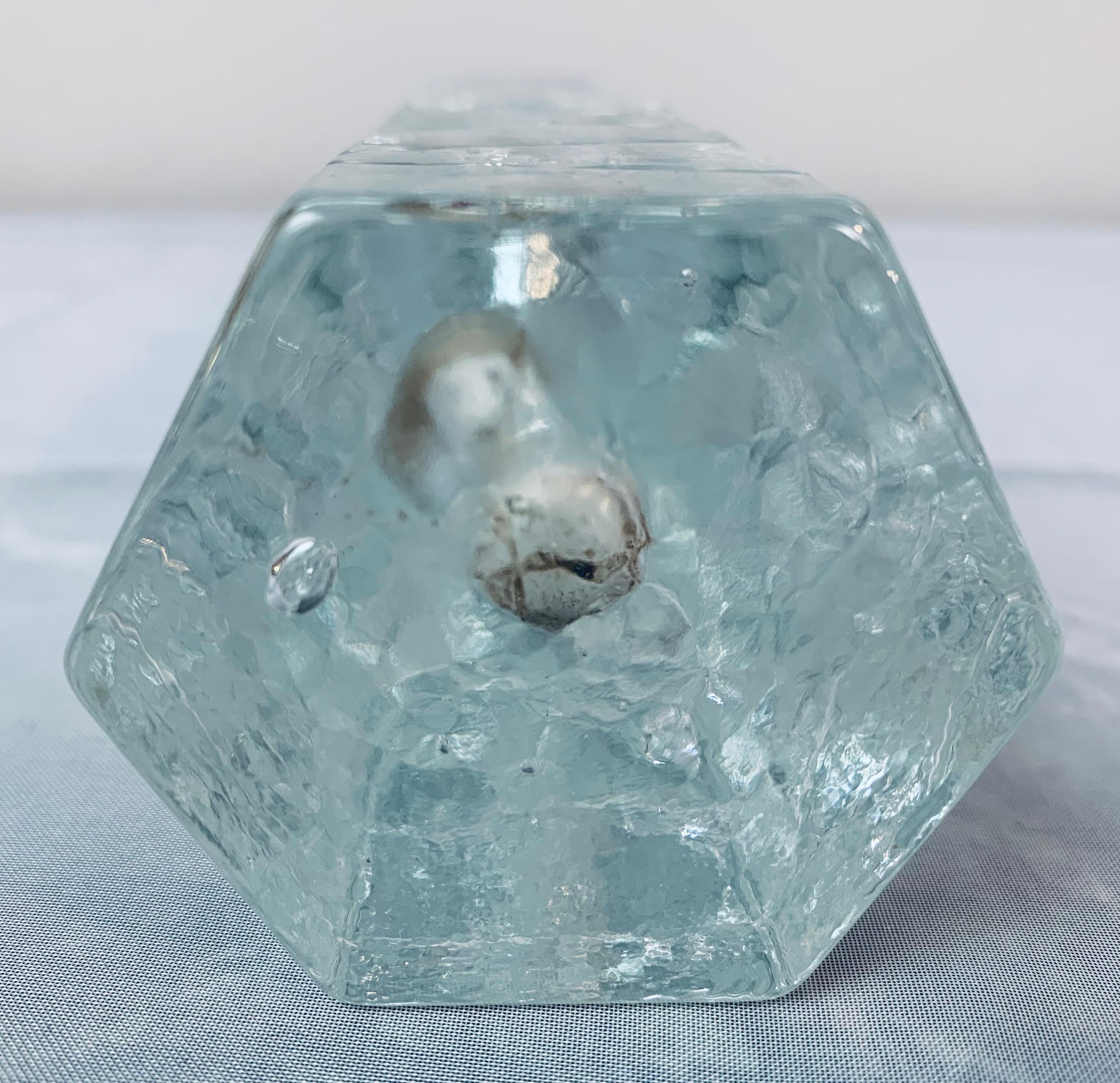 Vase ou bougeoir suédois Pukeborg Solifleur Bud hexagonal en verre glacé des années 1970 en vente 6