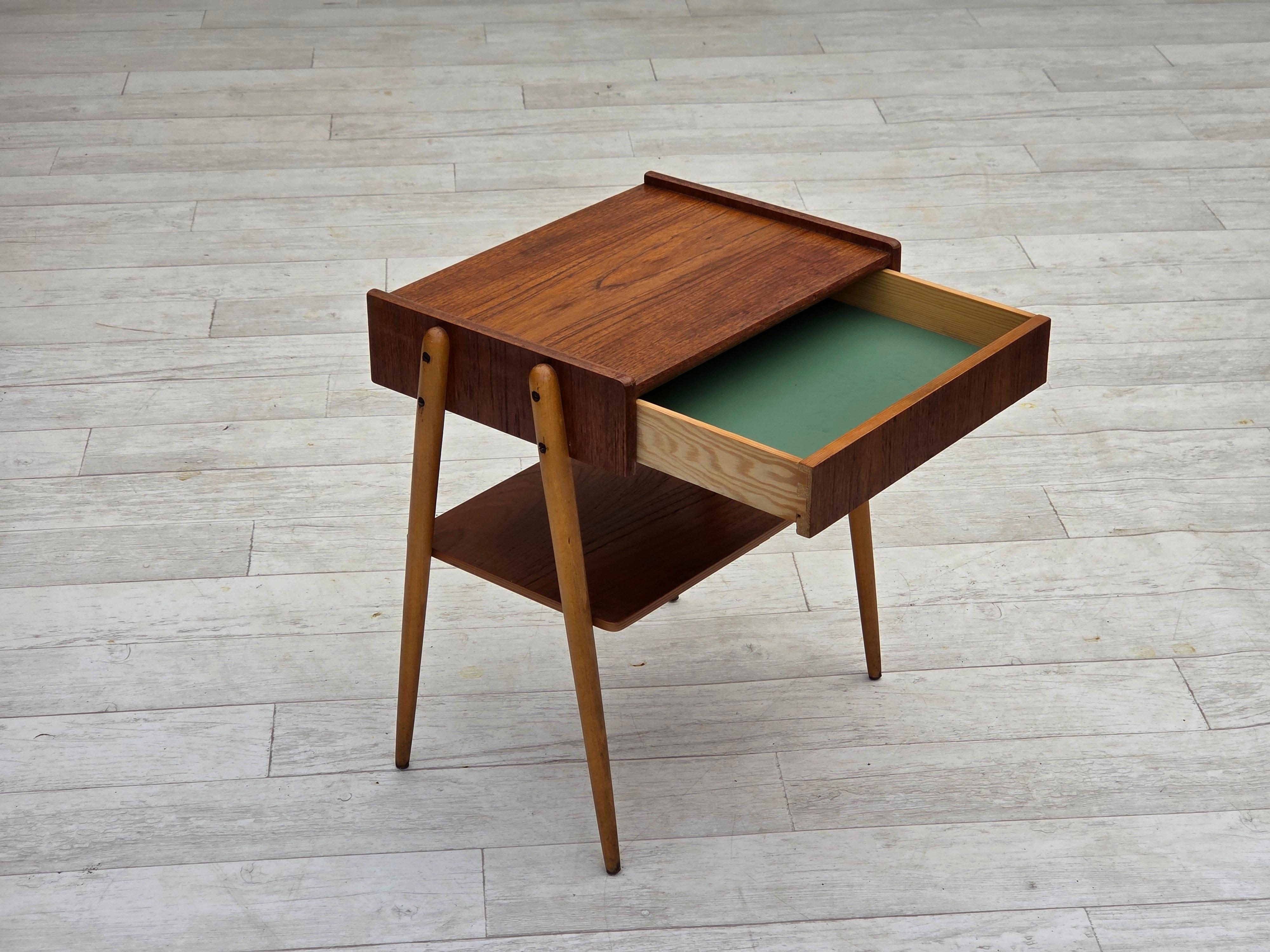 Scandinavo moderno 1970s, Swedish side table by AB Carlstrom with drawer, teak wood. in vendita