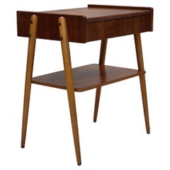 Tavolino svedese degli anni '70 di AB Carlstrom con cassetto, in legno di teak.