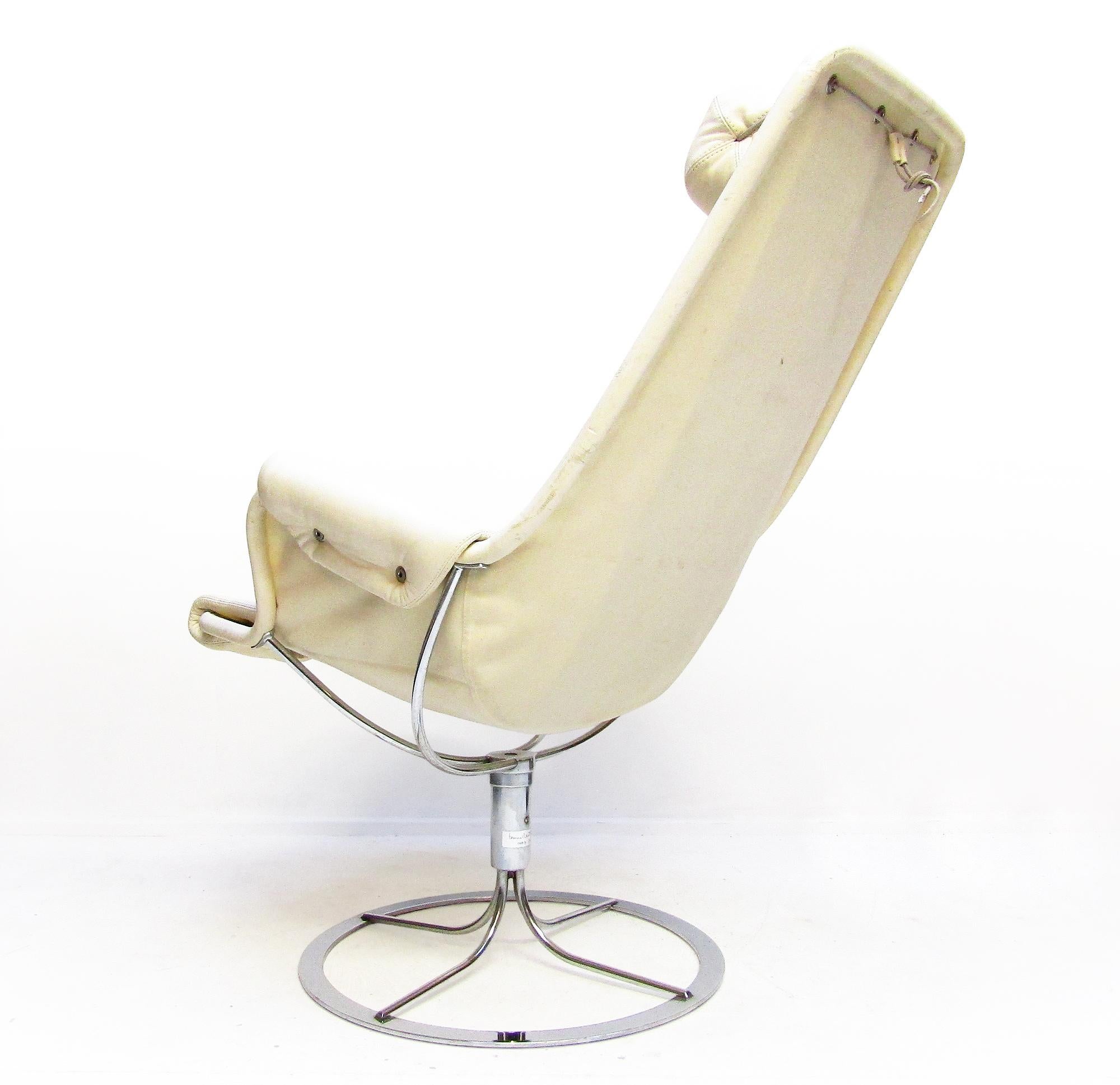 Chaise Jetson suédoise de l'ère spatiale des années 1970 en cuir blanc par Bruno Mathsson pour Dux en vente 6