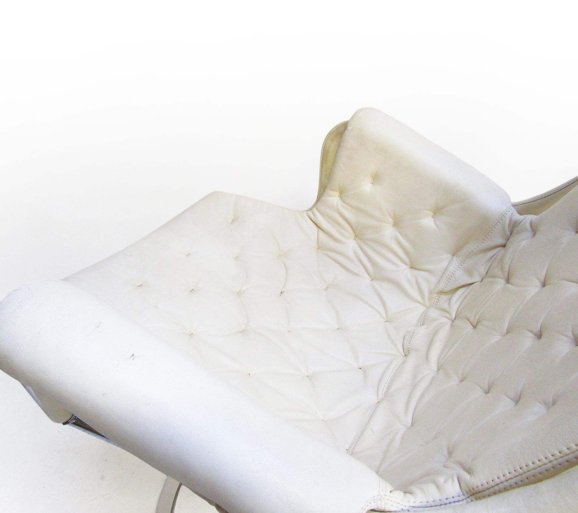 Chaise Jetson suédoise de l'ère spatiale des années 1970 en cuir blanc par Bruno Mathsson pour Dux en vente 7