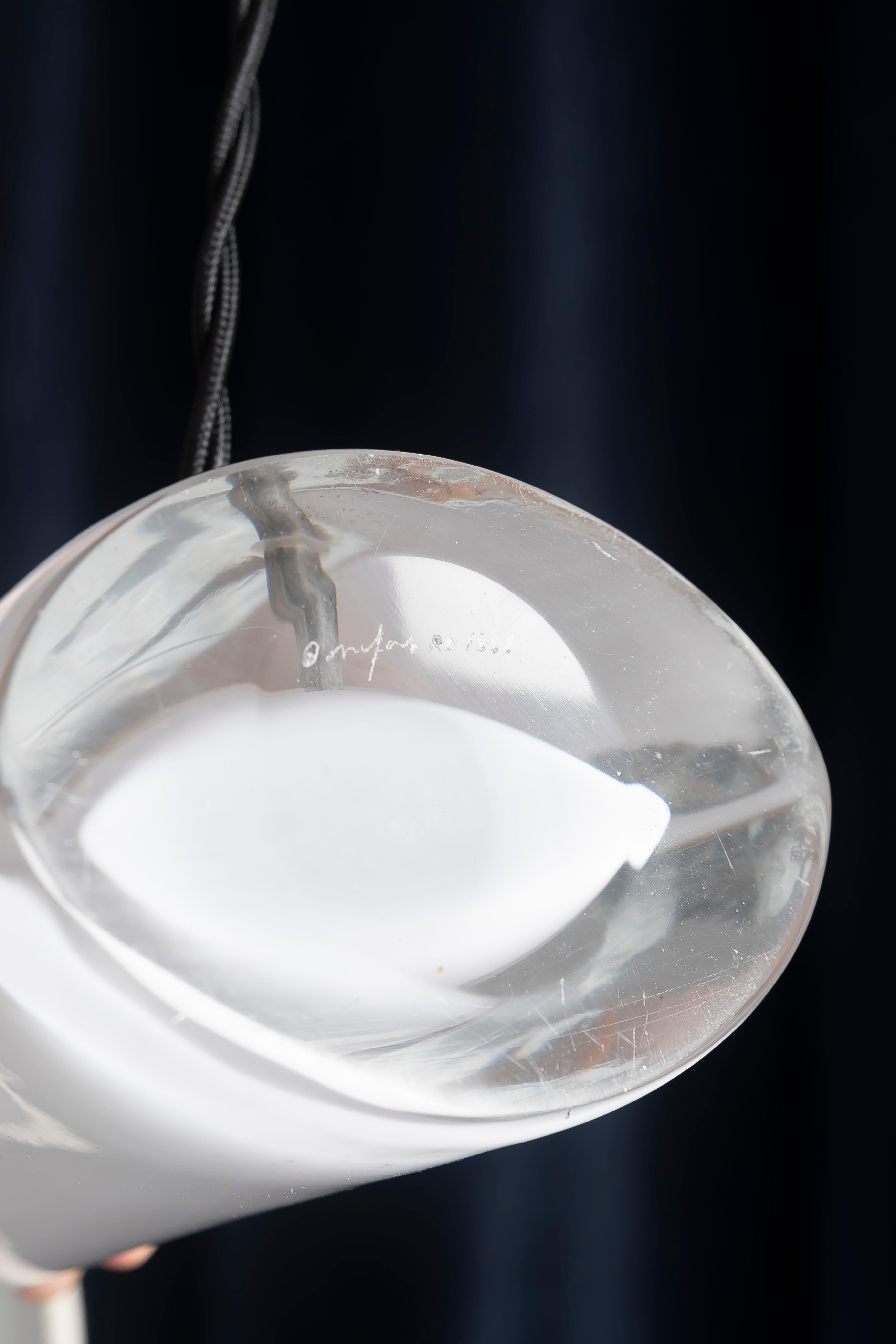 1970s Swedish Table Lamp in white Glass by Orrefors, Signed In Good Condition For Sale In BARCELONA, ES