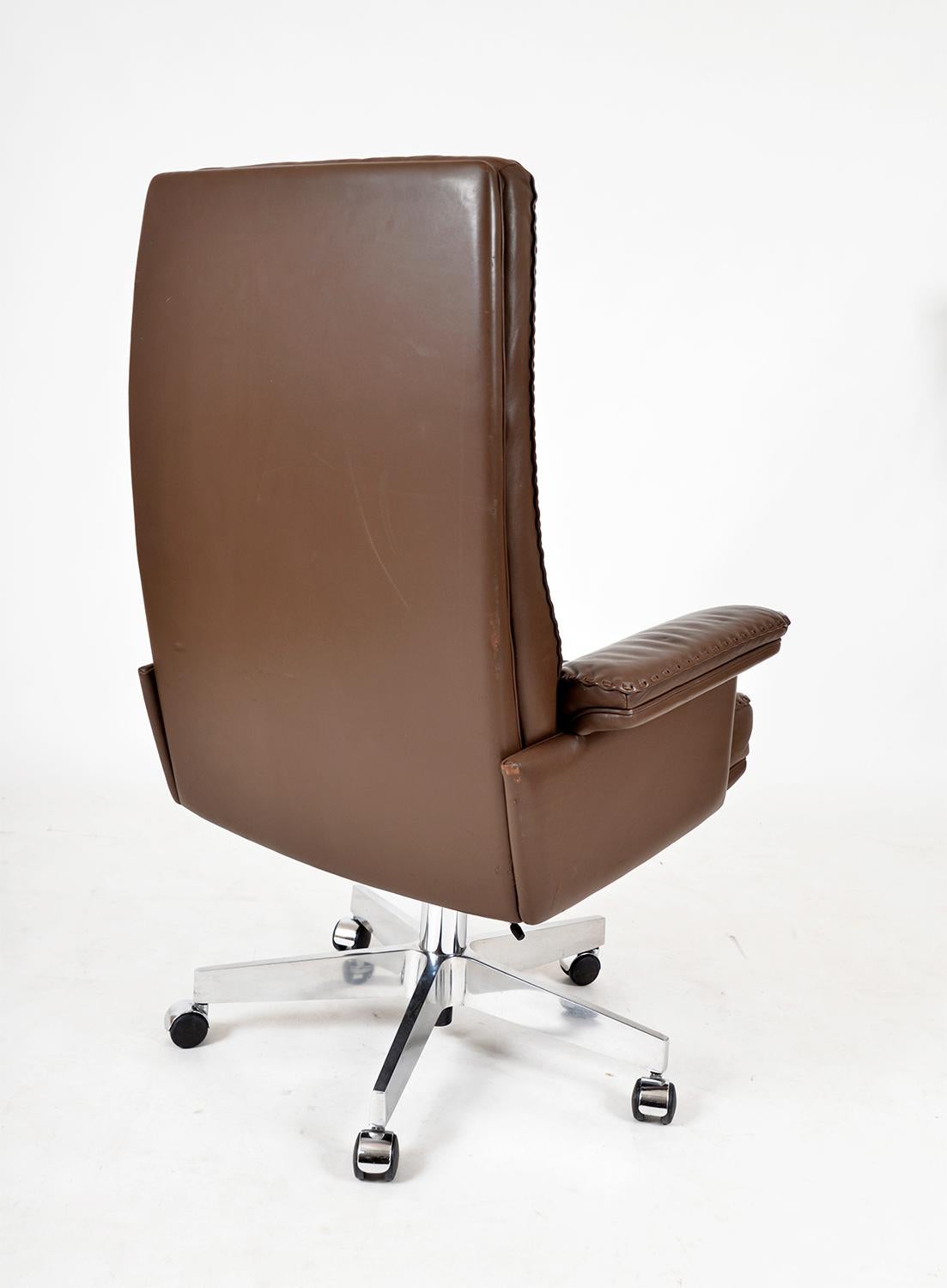 Mid-Century Modern 1970s Swiss De Sede Ds 35 Executive Swivel Leather Office Chair Armchair Castors